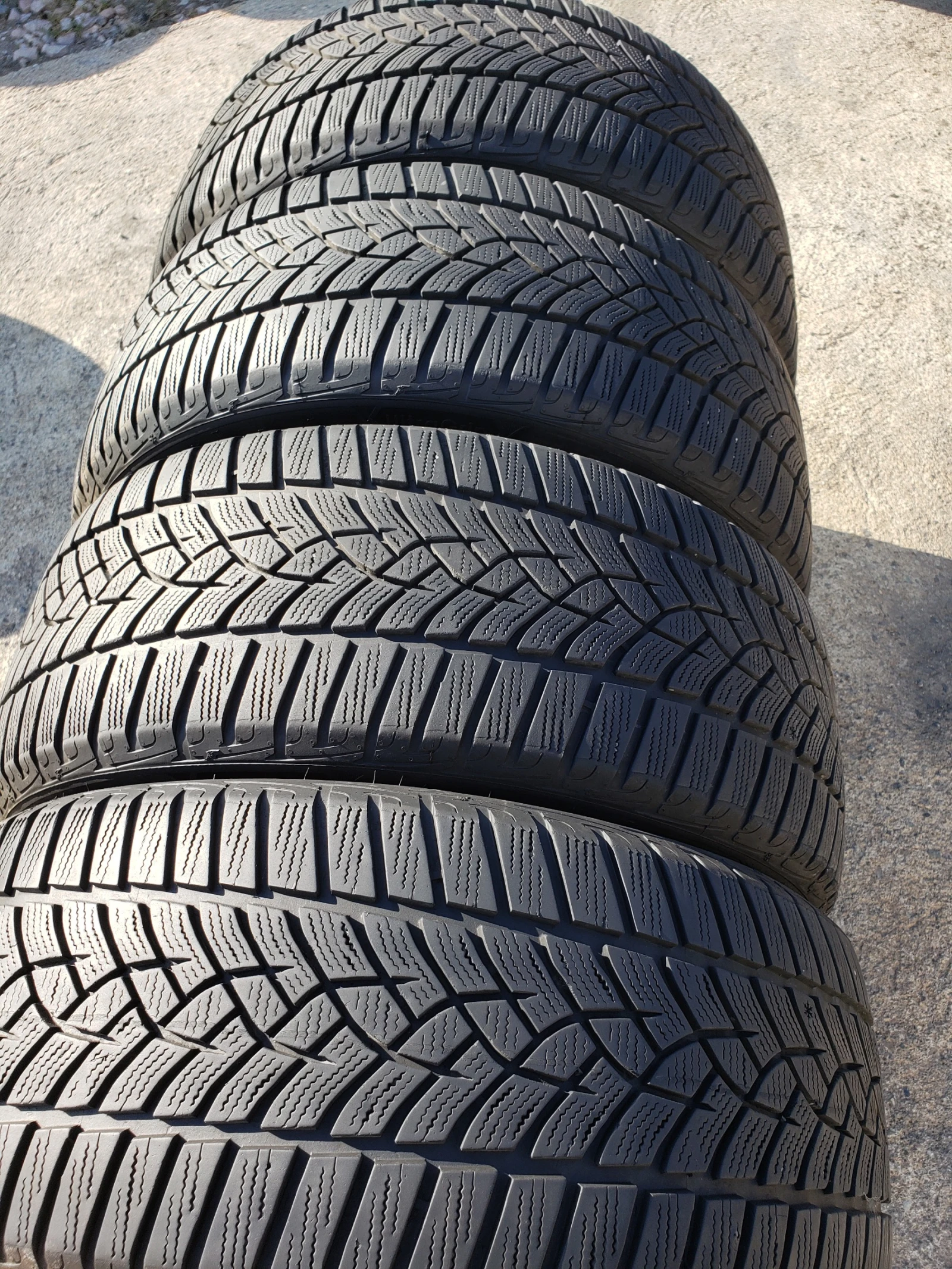 Гуми Зимни 225/45R18, снимка 3 - Гуми и джанти - 56251155