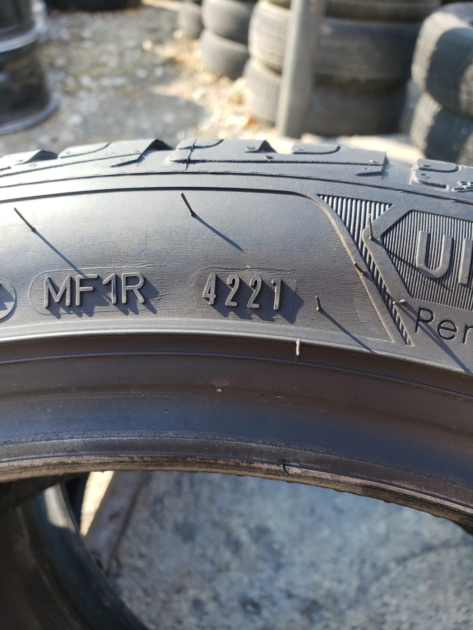 Гуми Зимни 225/45R18, снимка 8 - Гуми и джанти - 56251155