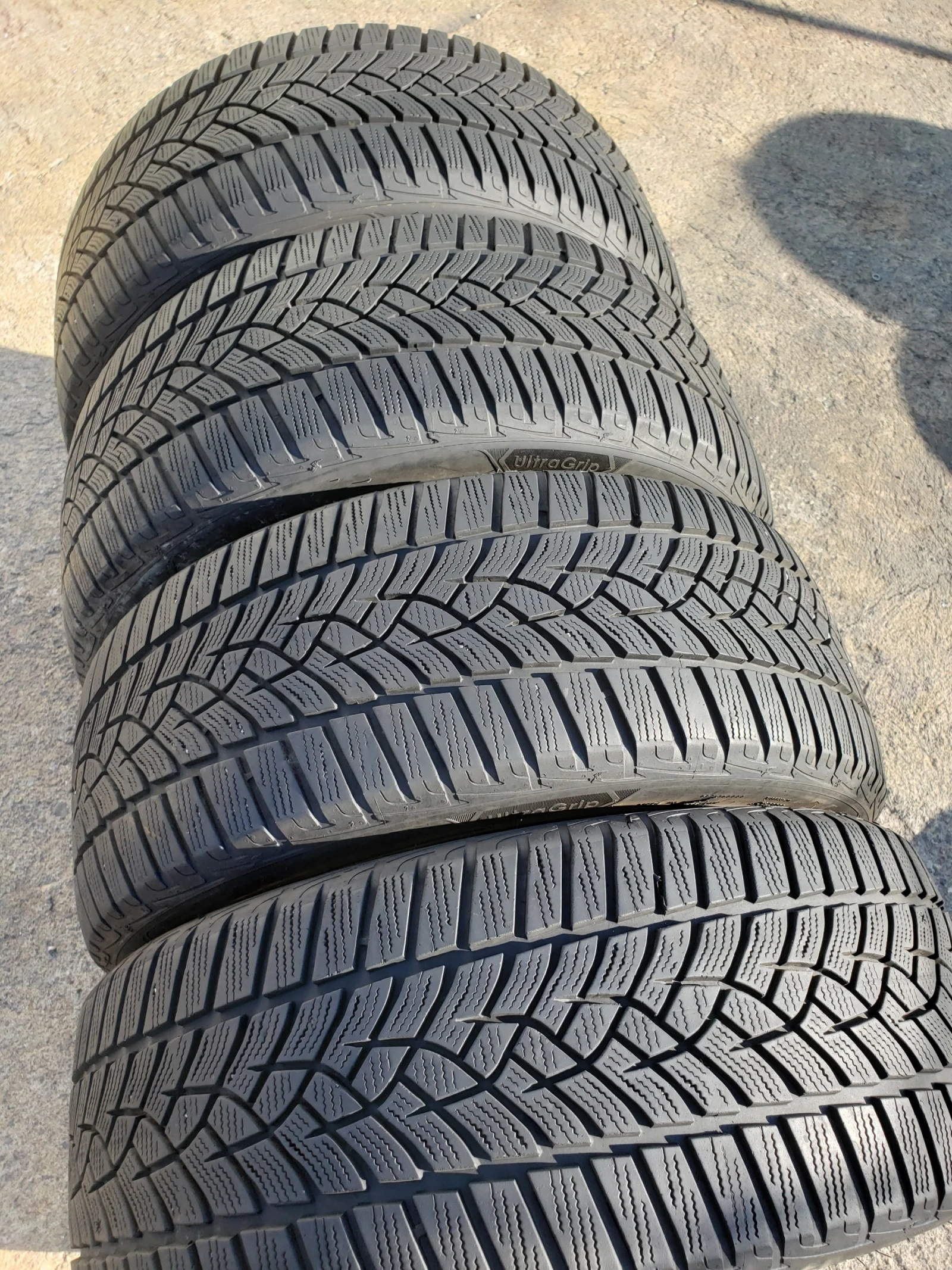 Гуми Зимни 225/45R18, снимка 4 - Гуми и джанти - 56251155