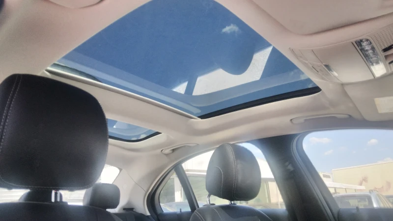 Mercedes-Benz C 300, снимка 17 - Автомобили и джипове - 48482400