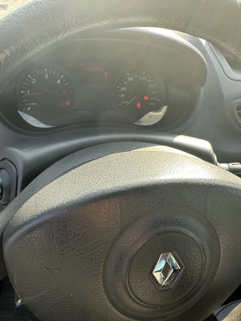 Renault Clio, снимка 7 - Автомобили и джипове - 49003920