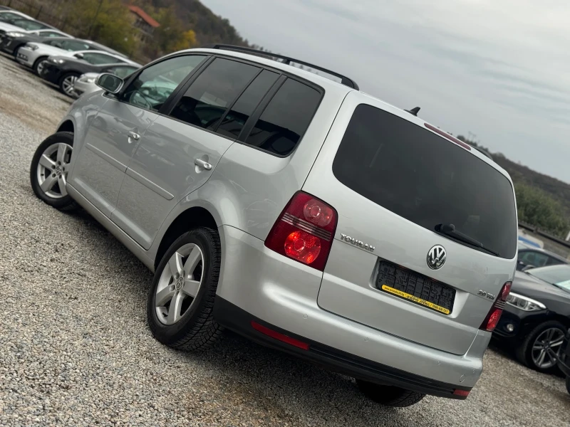VW Touran 2.0TDI 140кс 7-места АВТОМАТИК НАВИ МУЛТИ-ВОЛАН , снимка 4 - Автомобили и джипове - 52332492