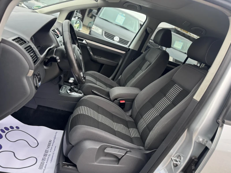 VW Touran 2.0TDI 140кс 7-места АВТОМАТИК НАВИ МУЛТИ-ВОЛАН , снимка 11 - Автомобили и джипове - 52332492
