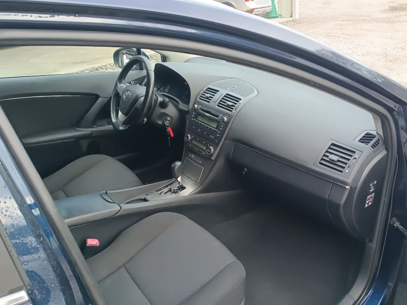 Toyota Avensis, снимка 13 - Автомобили и джипове - 52395225