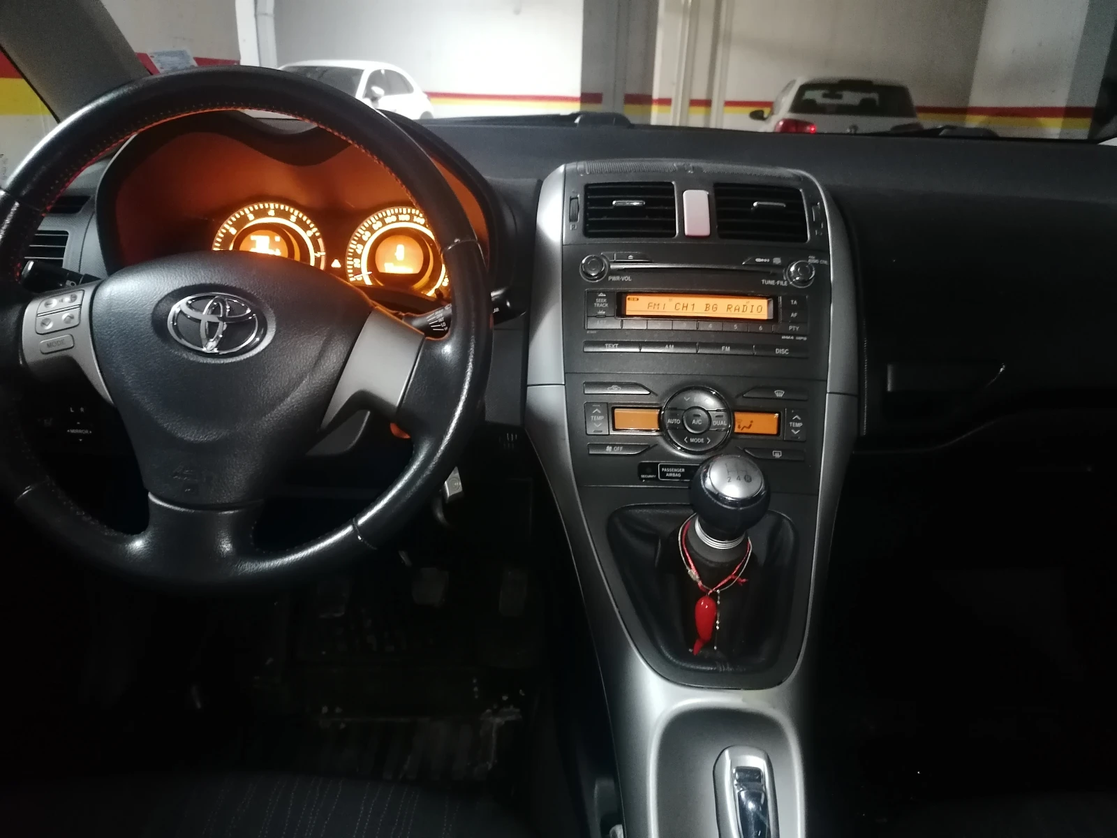 Toyota Auris 1.6 110 х.км - изображение 5