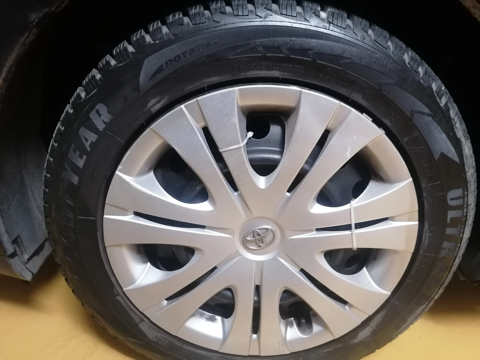 Toyota Auris 1.6 110 х.км - изображение 8