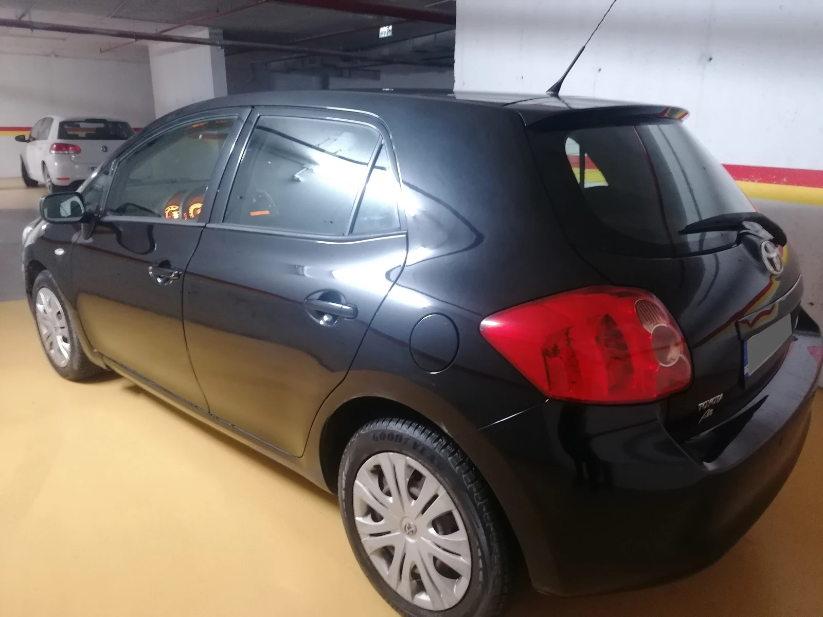 Toyota Auris 1.6 110 х.км - изображение 3