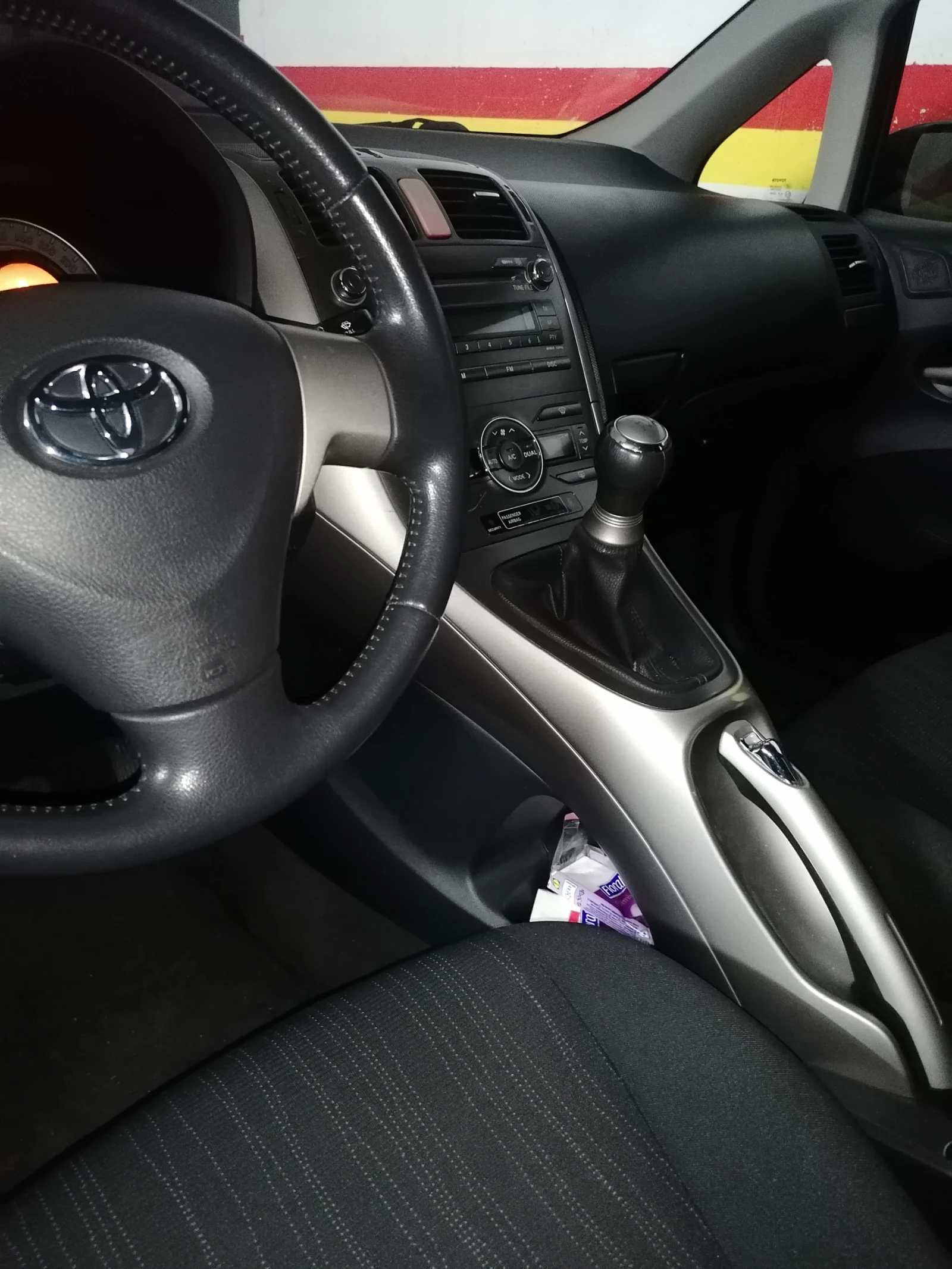 Toyota Auris 1.6 110 х.км - изображение 4
