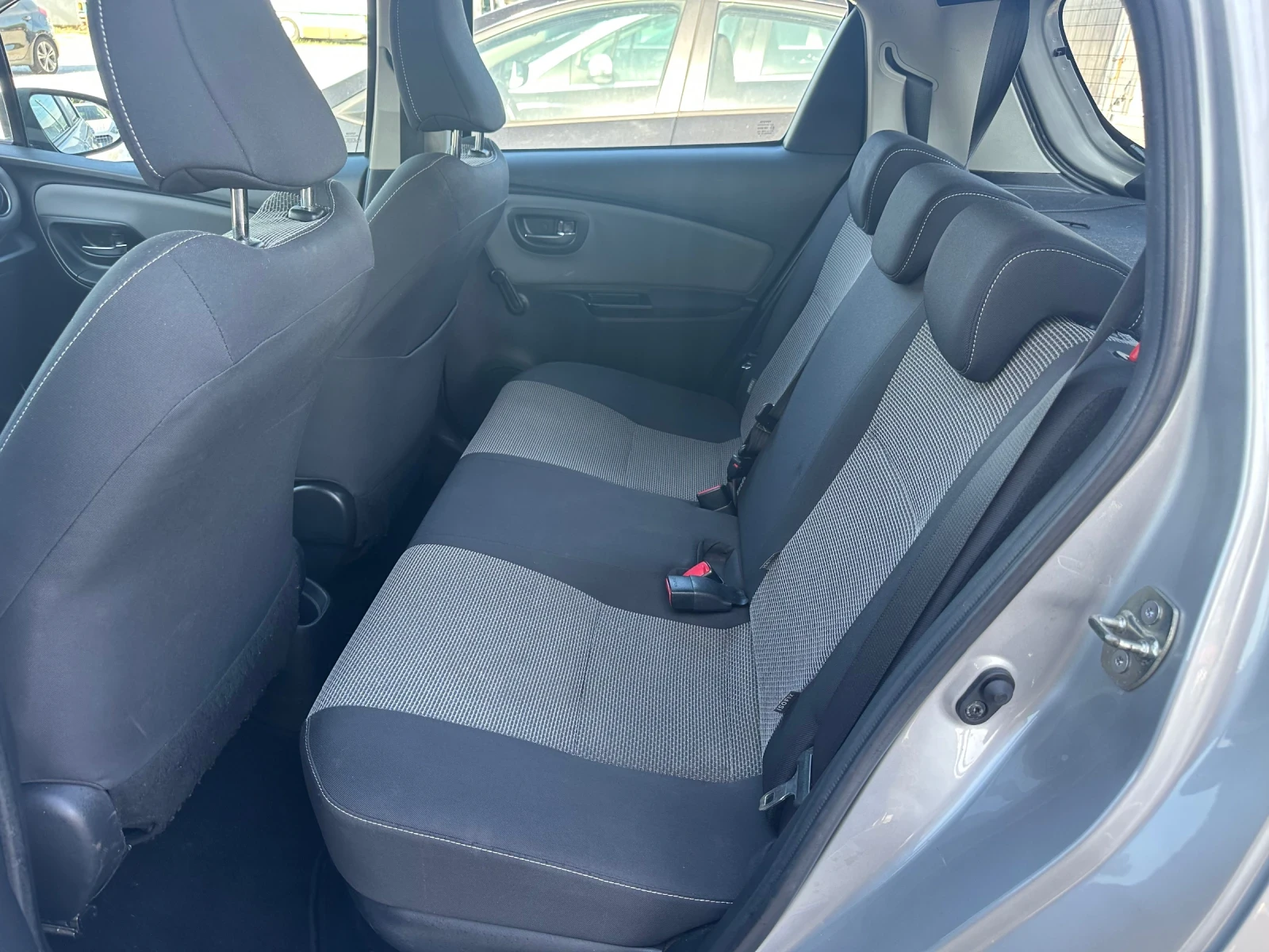 Toyota Yaris HYBRID EURO6 - изображение 8