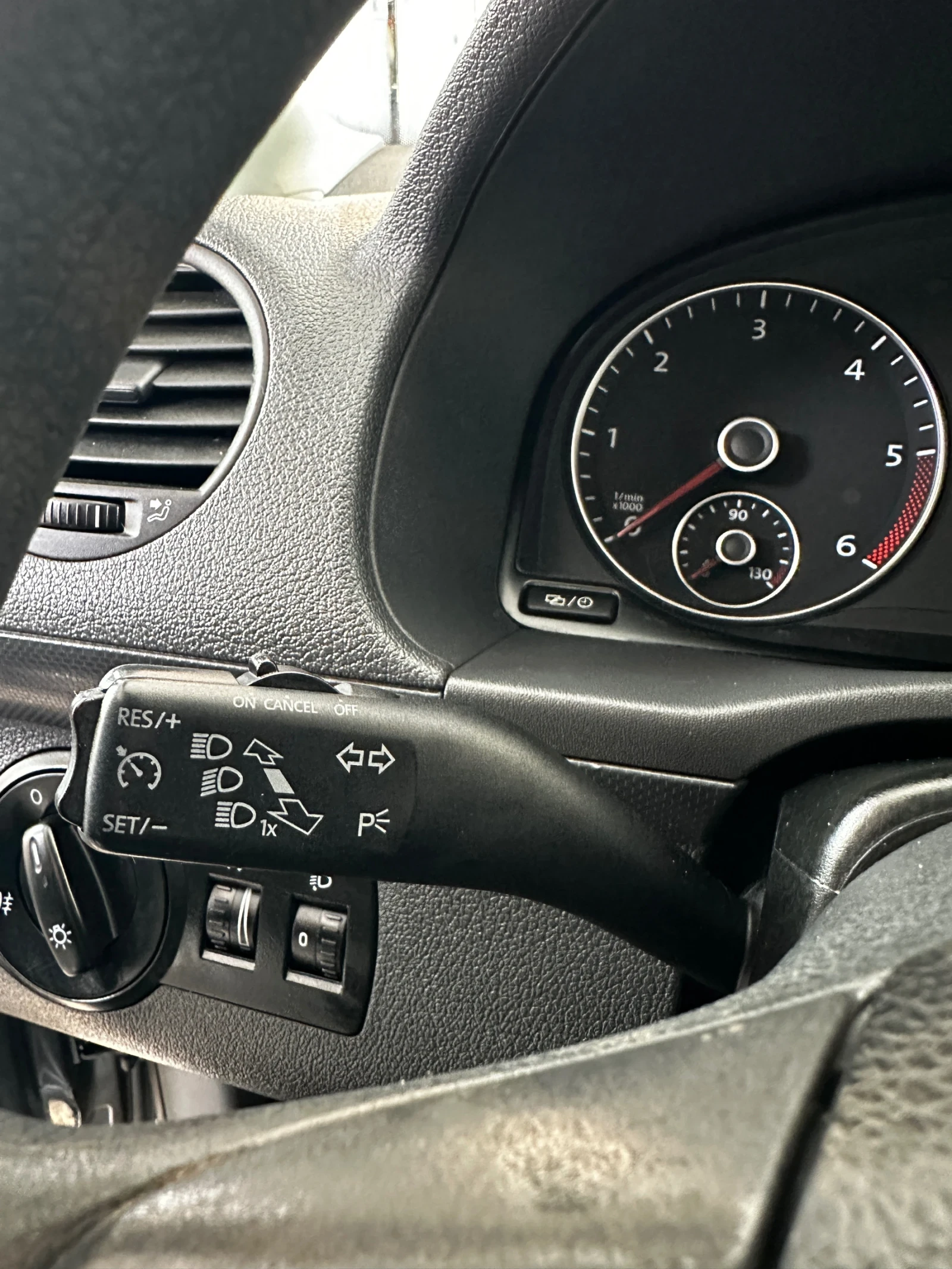 VW Caddy 1.6TDI DSG, снимка 5 - Автомобили и джипове - 54309236