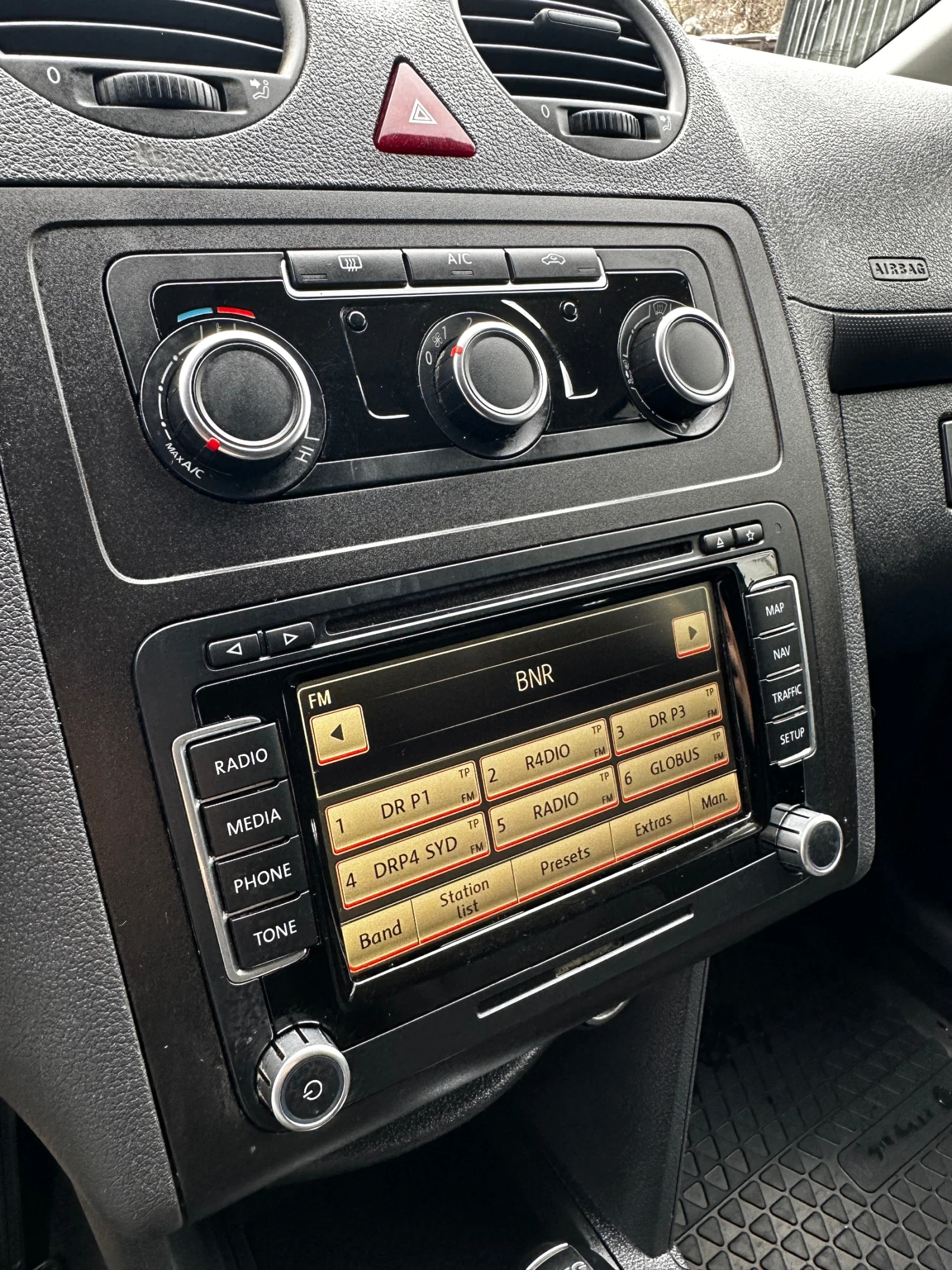 VW Caddy 1.6TDI DSG, снимка 7 - Автомобили и джипове - 54309236