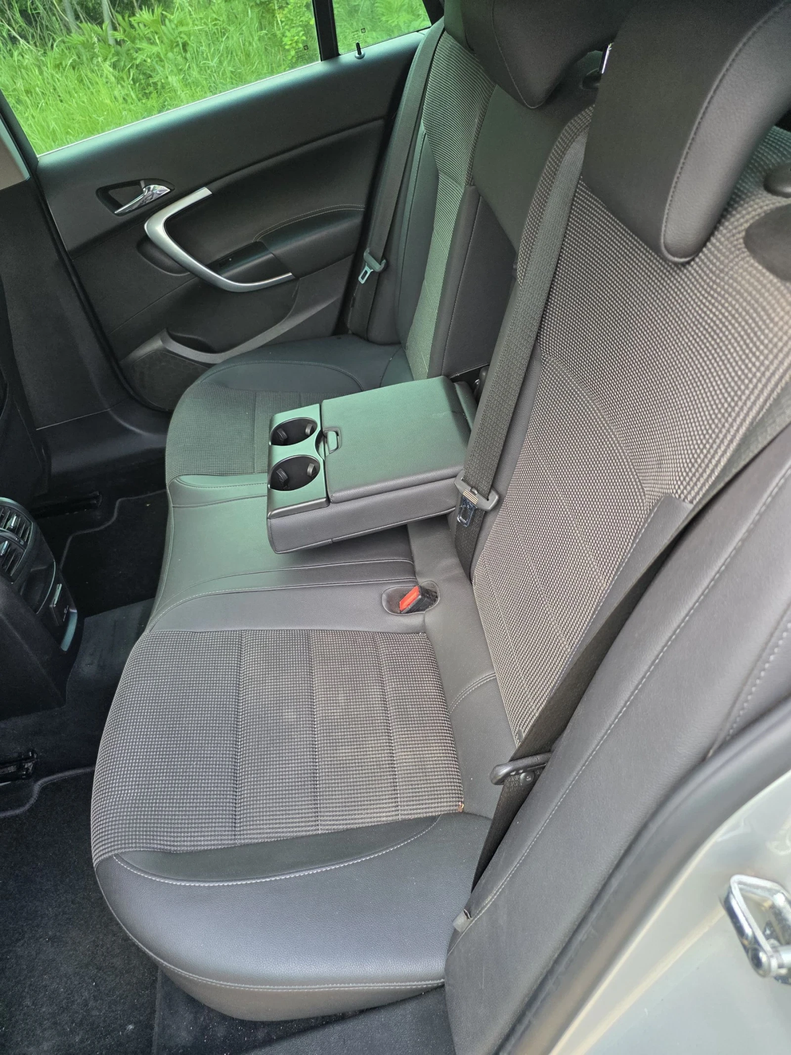 Opel Insignia Sports tourer, снимка 11 - Автомобили и джипове - 54570923