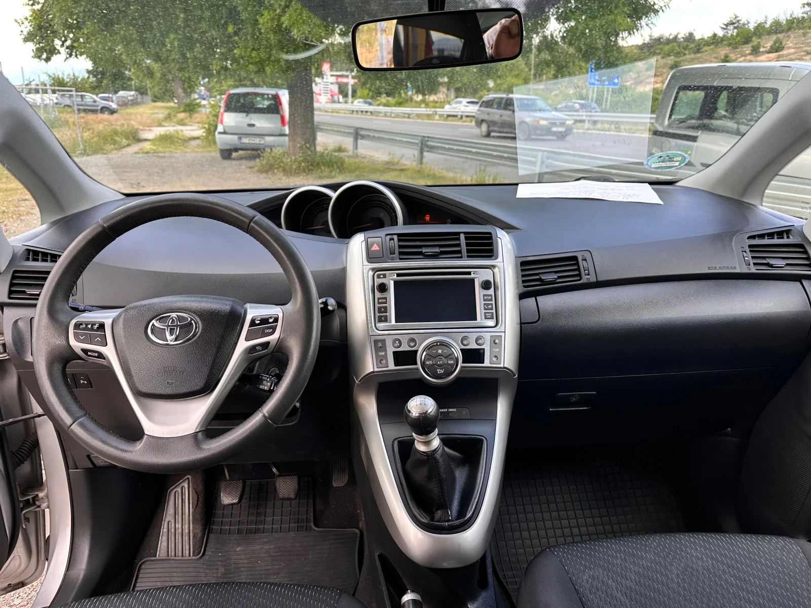 Toyota Verso 1.8i 147кс ШВЕЙЦАРИЯ, снимка 9 - Автомобили и джипове - 54728720