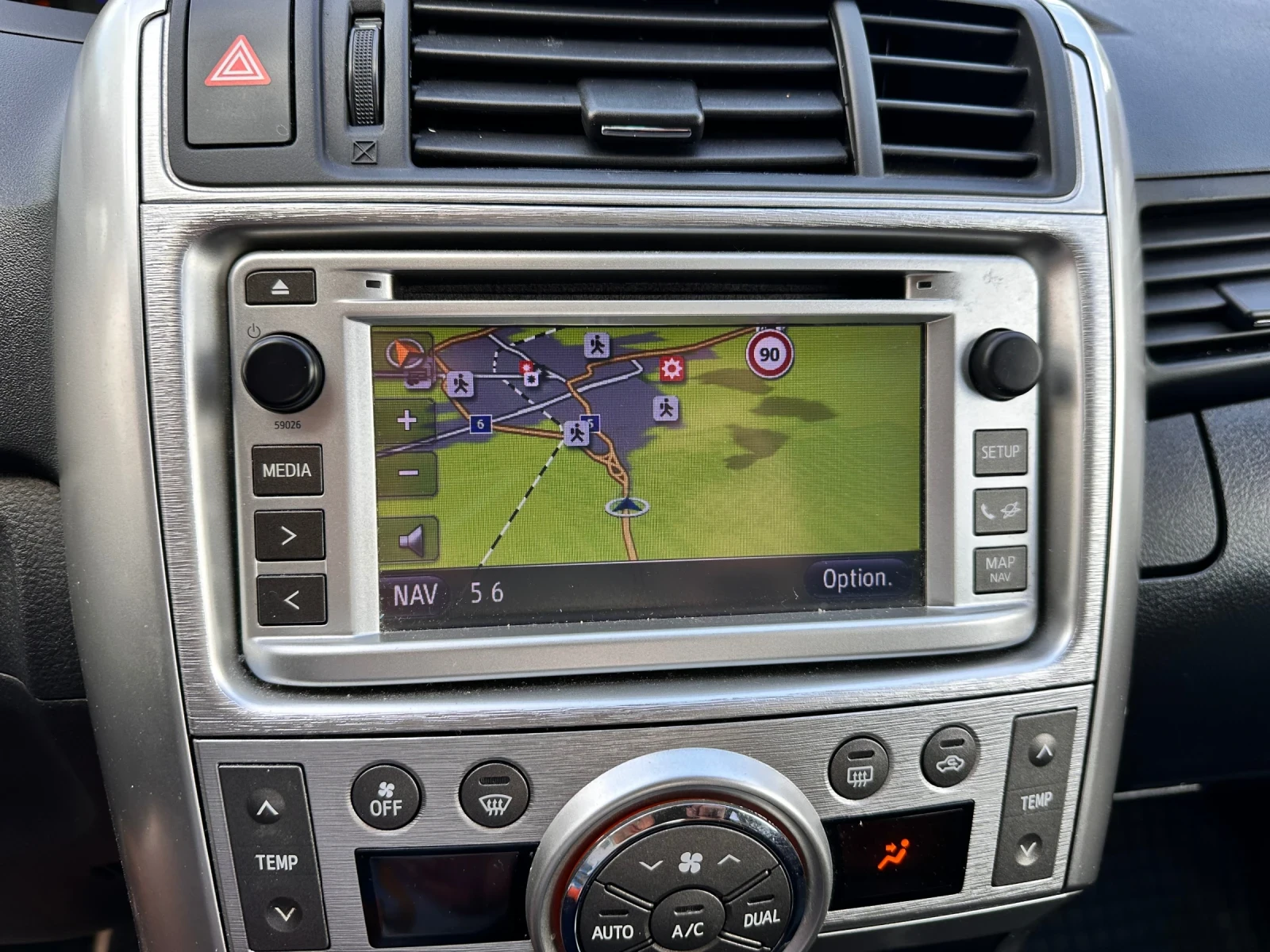 Toyota Verso 1.8i 147кс ШВЕЙЦАРИЯ, снимка 17 - Автомобили и джипове - 54728720