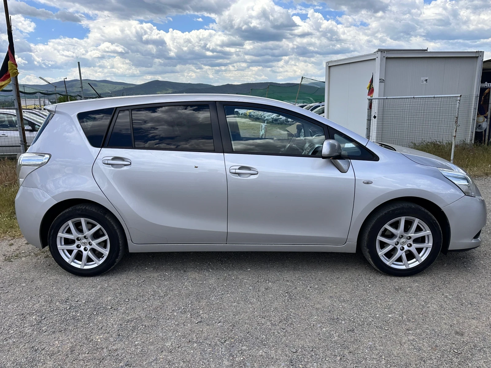 Toyota Verso 1.8i 147кс ШВЕЙЦАРИЯ, снимка 4 - Автомобили и джипове - 54728720