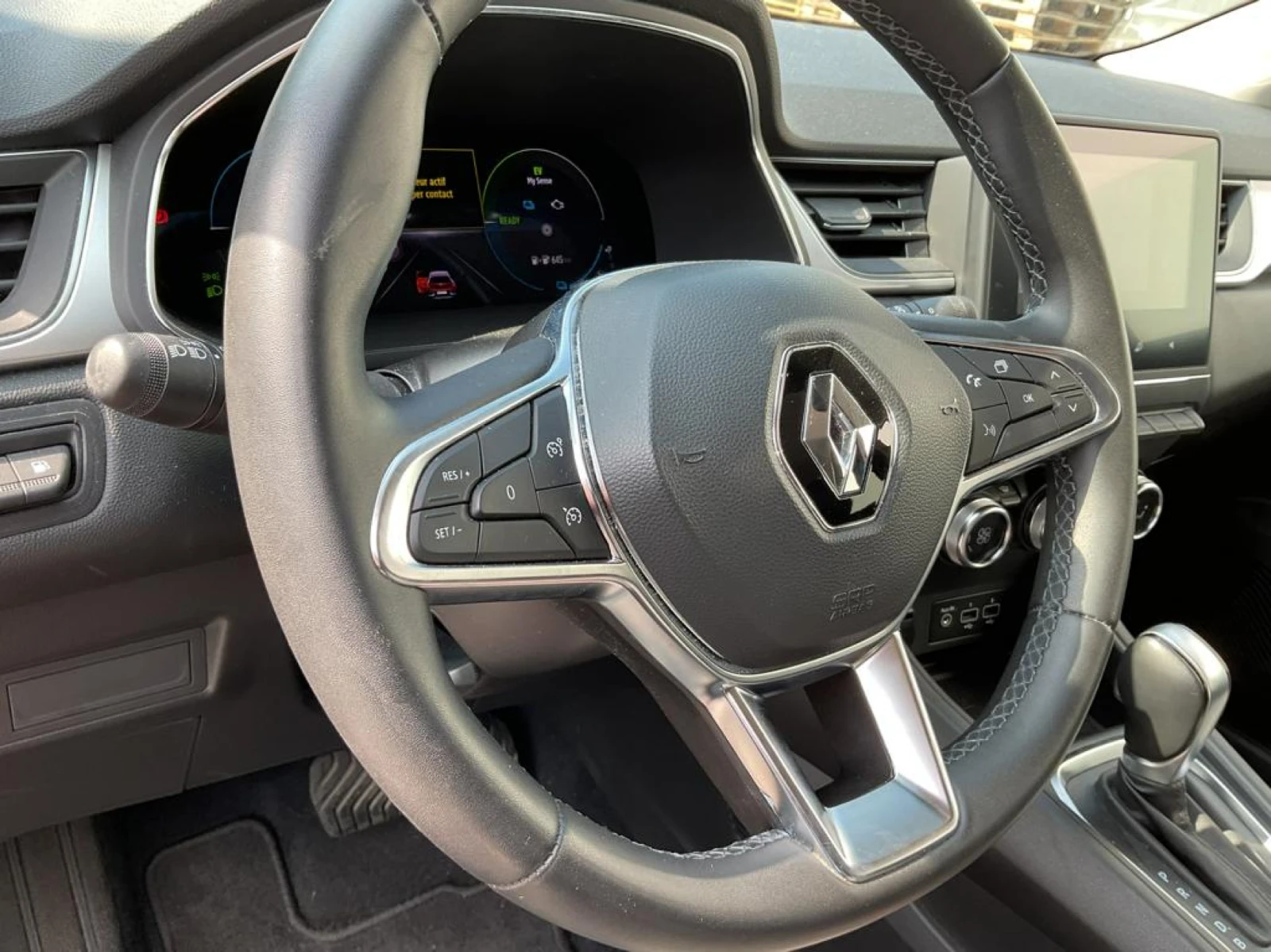 Renault Captur 1.6 Intens - Hybrid, снимка 8 - Автомобили и джипове - 55098346