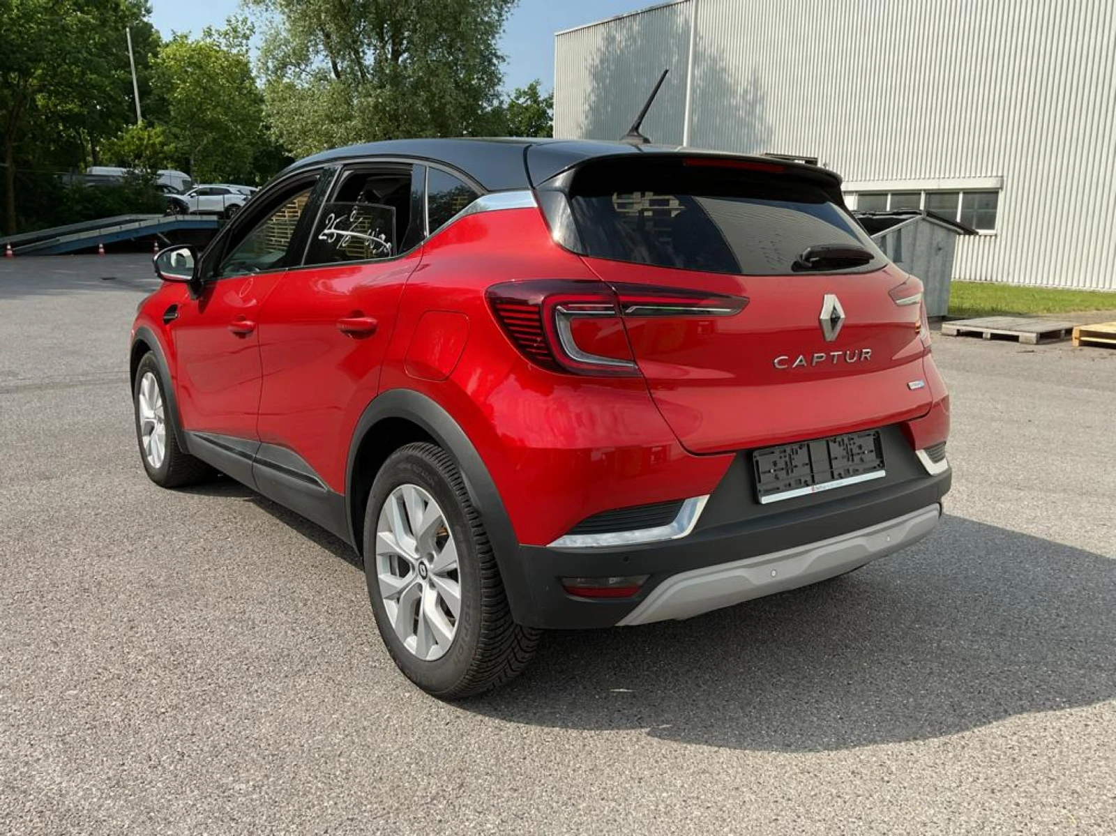 Renault Captur 1.6 Intens - Hybrid, снимка 6 - Автомобили и джипове - 55098346