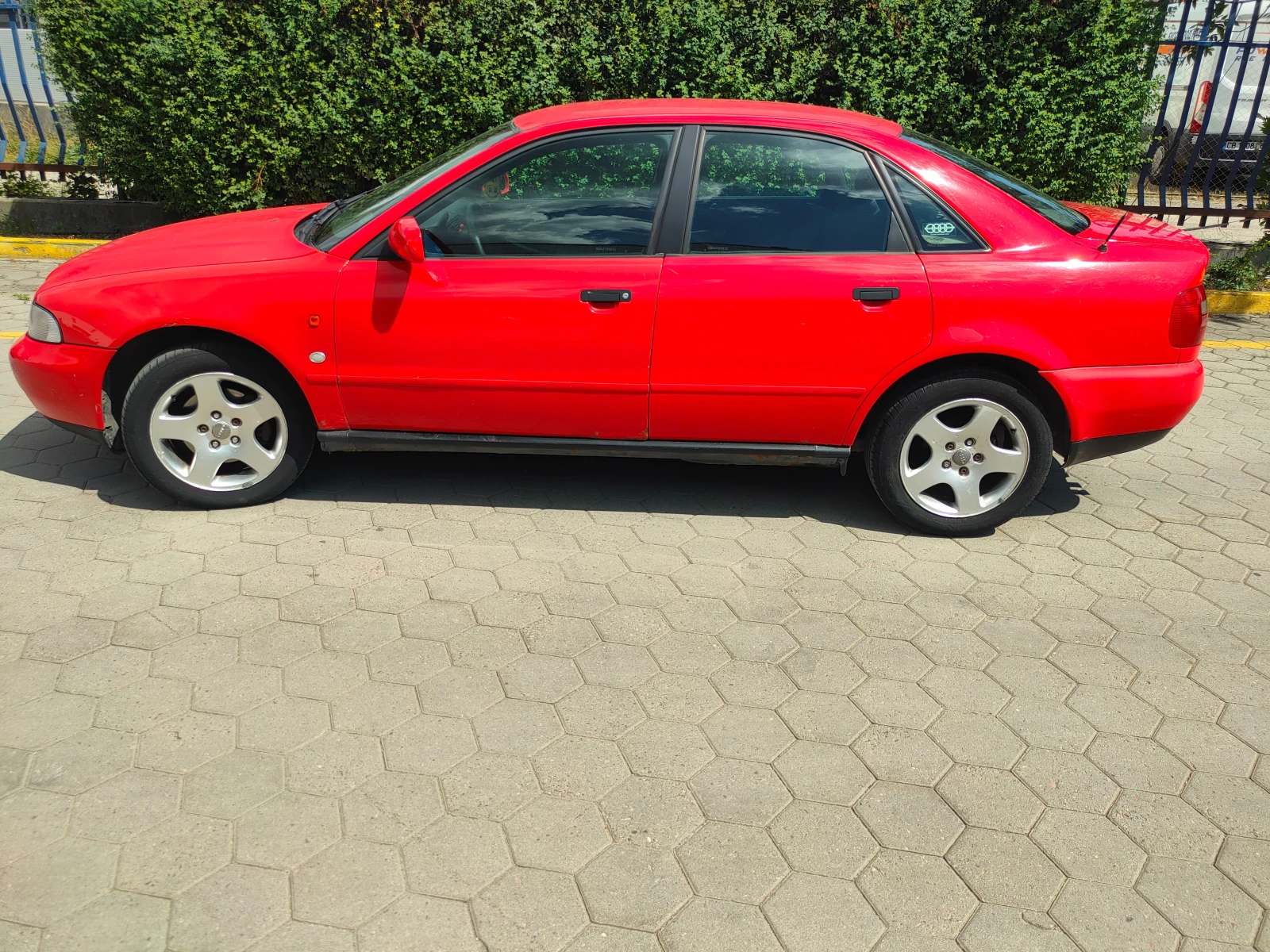 Audi A4 1.8T, снимка 6 - Автомобили и джипове - 55503431