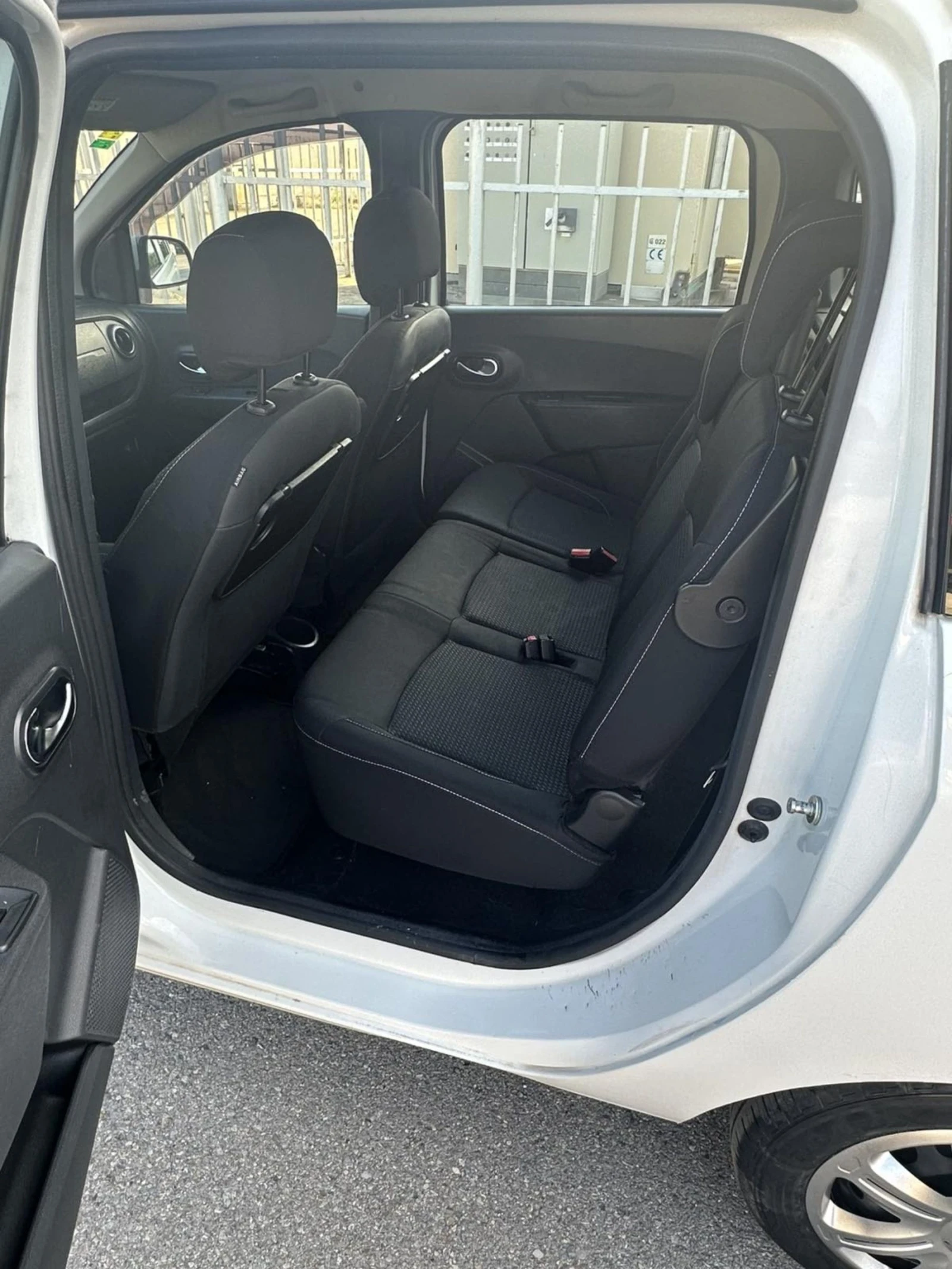 Dacia Lodgy 1.6 Фабрична газ 2018, снимка 6 - Автомобили и джипове - 55895037