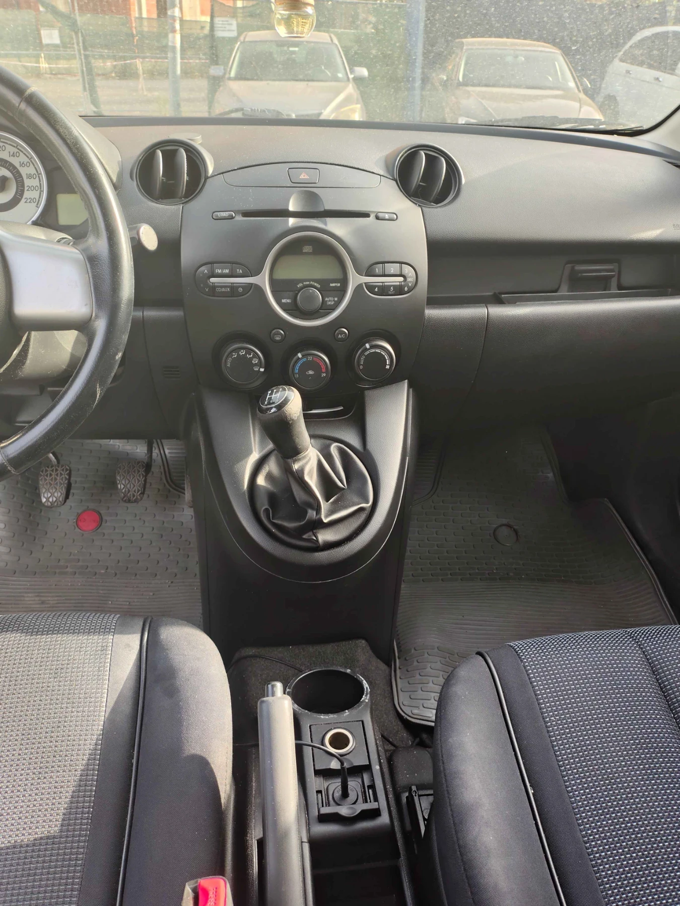 Mazda 2, снимка 6 - Автомобили и джипове - 56209176