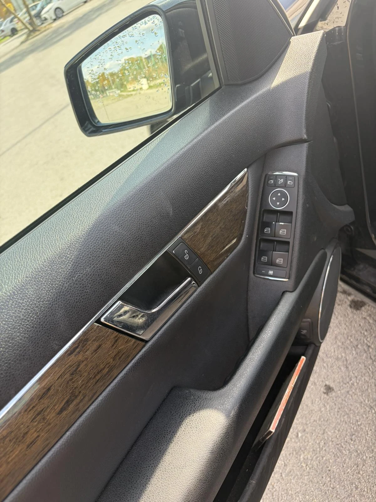 Mercedes-Benz C 180 CGI, снимка 13 - Автомобили и джипове - 56473563