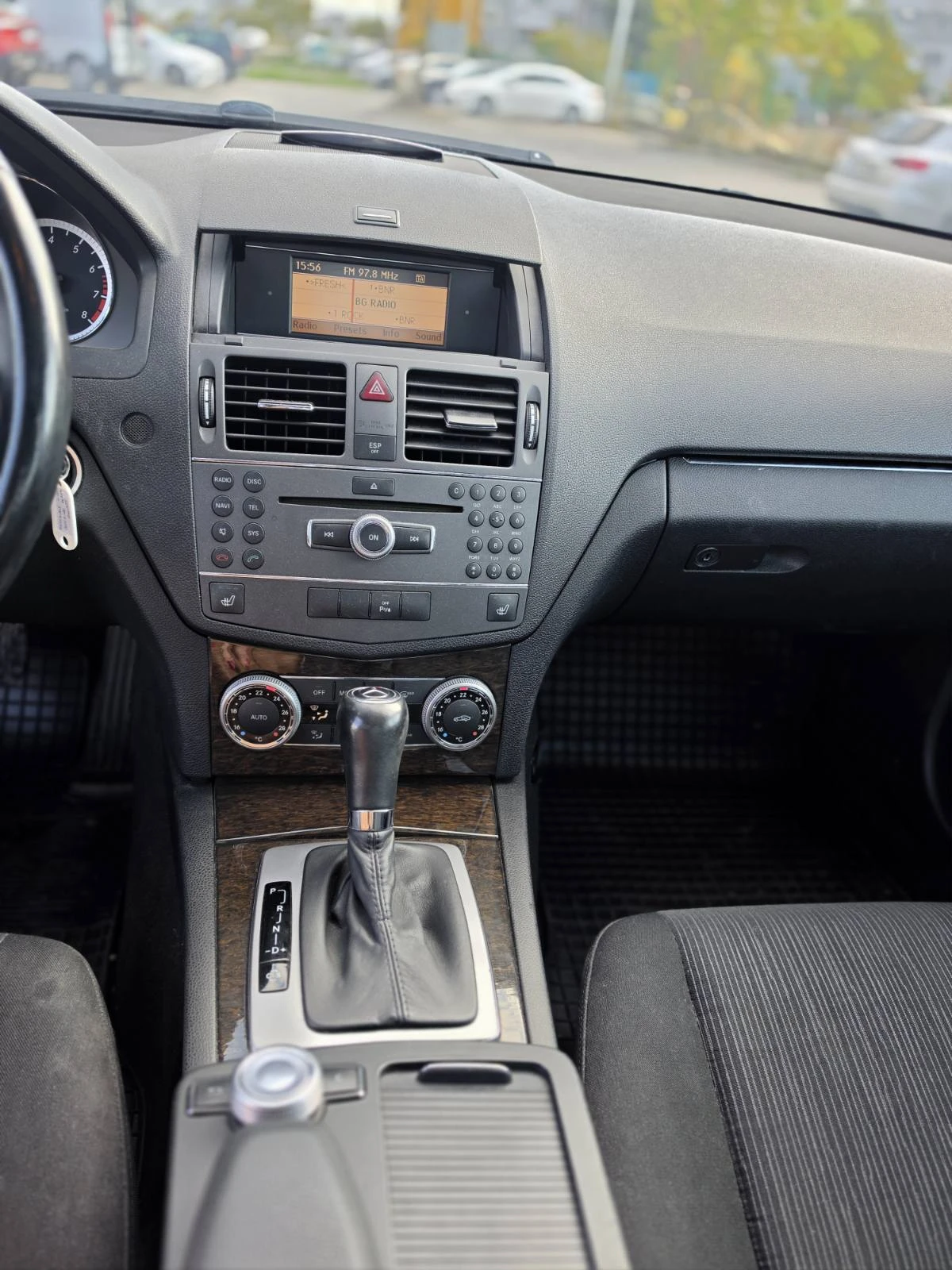 Mercedes-Benz C 180 CGI, снимка 10 - Автомобили и джипове - 56473563