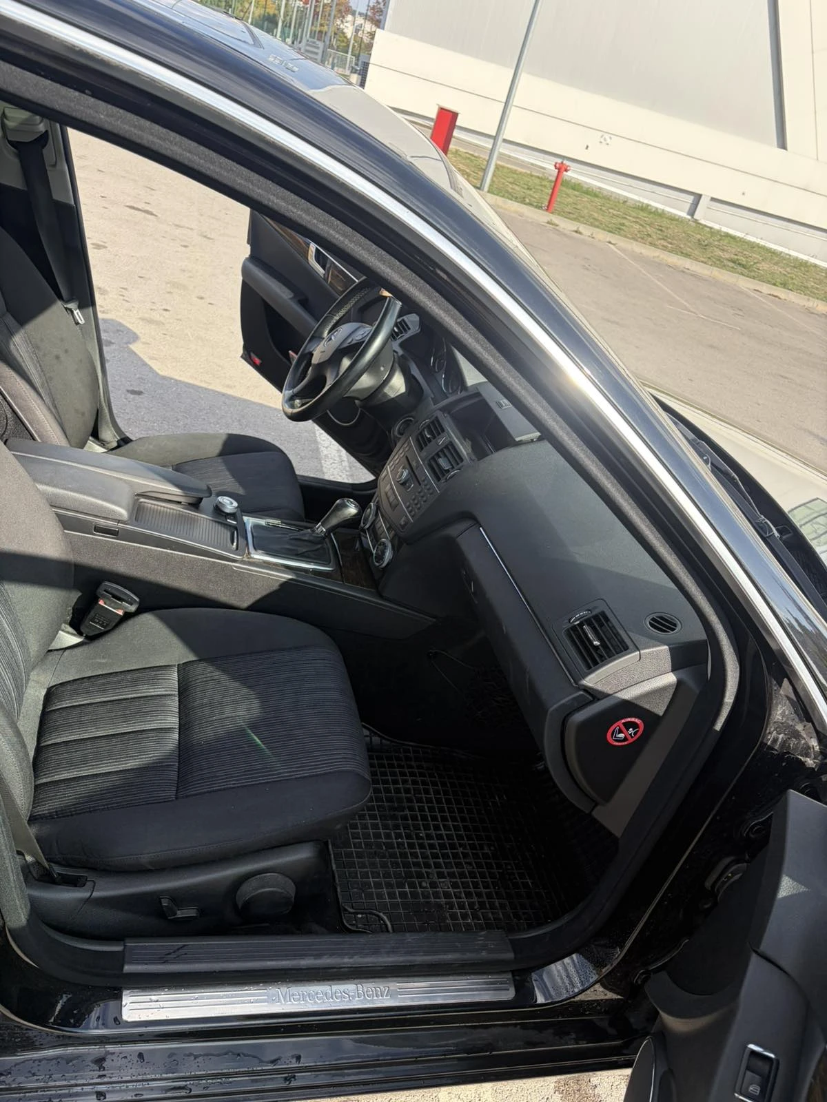 Mercedes-Benz C 180 CGI, снимка 12 - Автомобили и джипове - 56473563