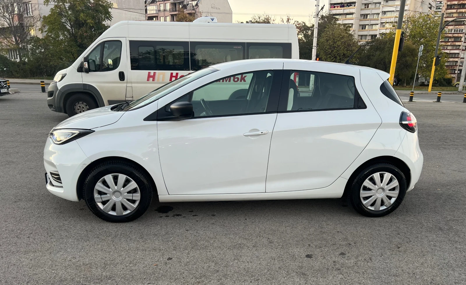 Renault Zoe 52 kwh, снимка 4 - Автомобили и джипове - 56634792