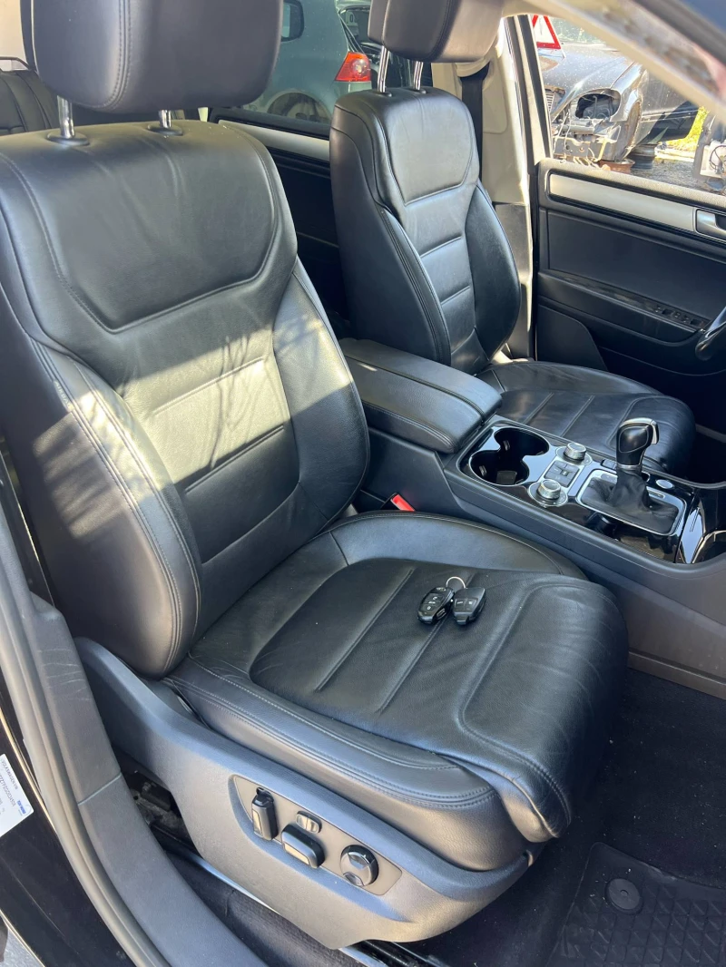 VW Touareg 3.0 TDI Exclusive, снимка 11 - Автомобили и джипове - 50899014