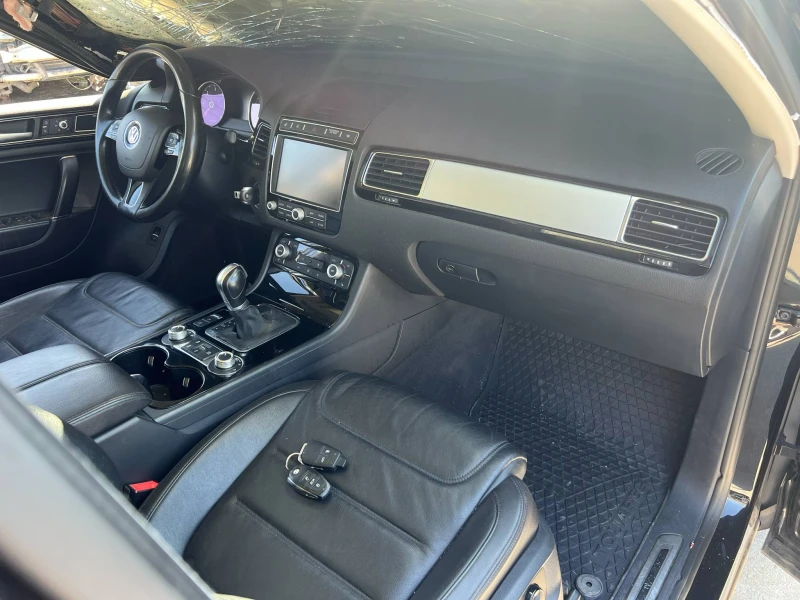 VW Touareg 3.0 TDI Exclusive, снимка 9 - Автомобили и джипове - 50899014