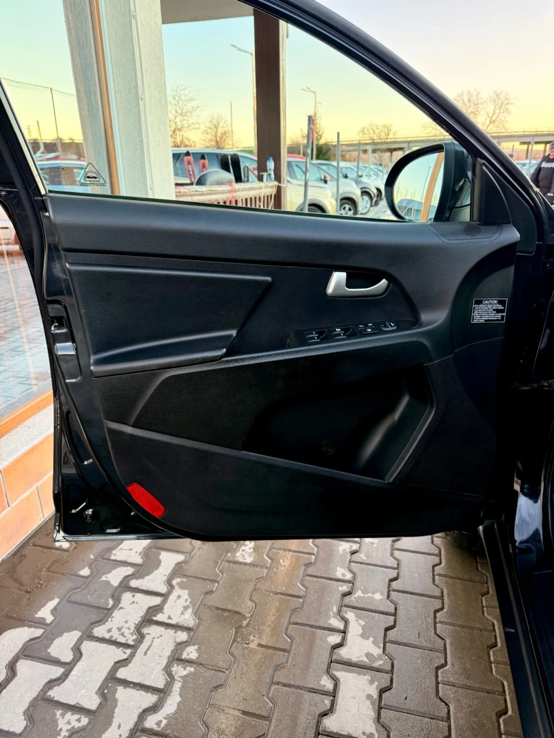 Kia Sportage 2.0* 4x4* Панорама* Нов внос* Италия* Топ* Реална*, снимка 17 - Автомобили и джипове - 52930362