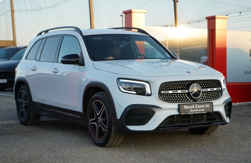 Mercedes-Benz GLB 200 4M* AMG* NIGHT PACK* CAMERA* DISTR* EXCLUSIVE, снимка 3 - Автомобили и джипове - 53154446