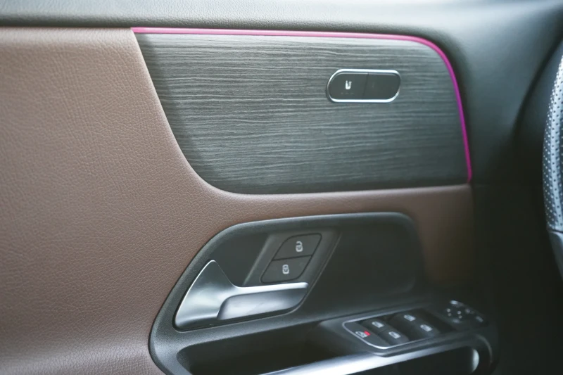 Mercedes-Benz GLB 200 4M* AMG* NIGHT PACK* CAMERA* DISTR* EXCLUSIVE, снимка 7 - Автомобили и джипове - 53154446