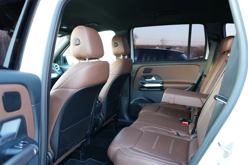 Mercedes-Benz GLB 200 4M* AMG* NIGHT PACK* CAMERA* DISTR* EXCLUSIVE, снимка 16 - Автомобили и джипове - 53154446