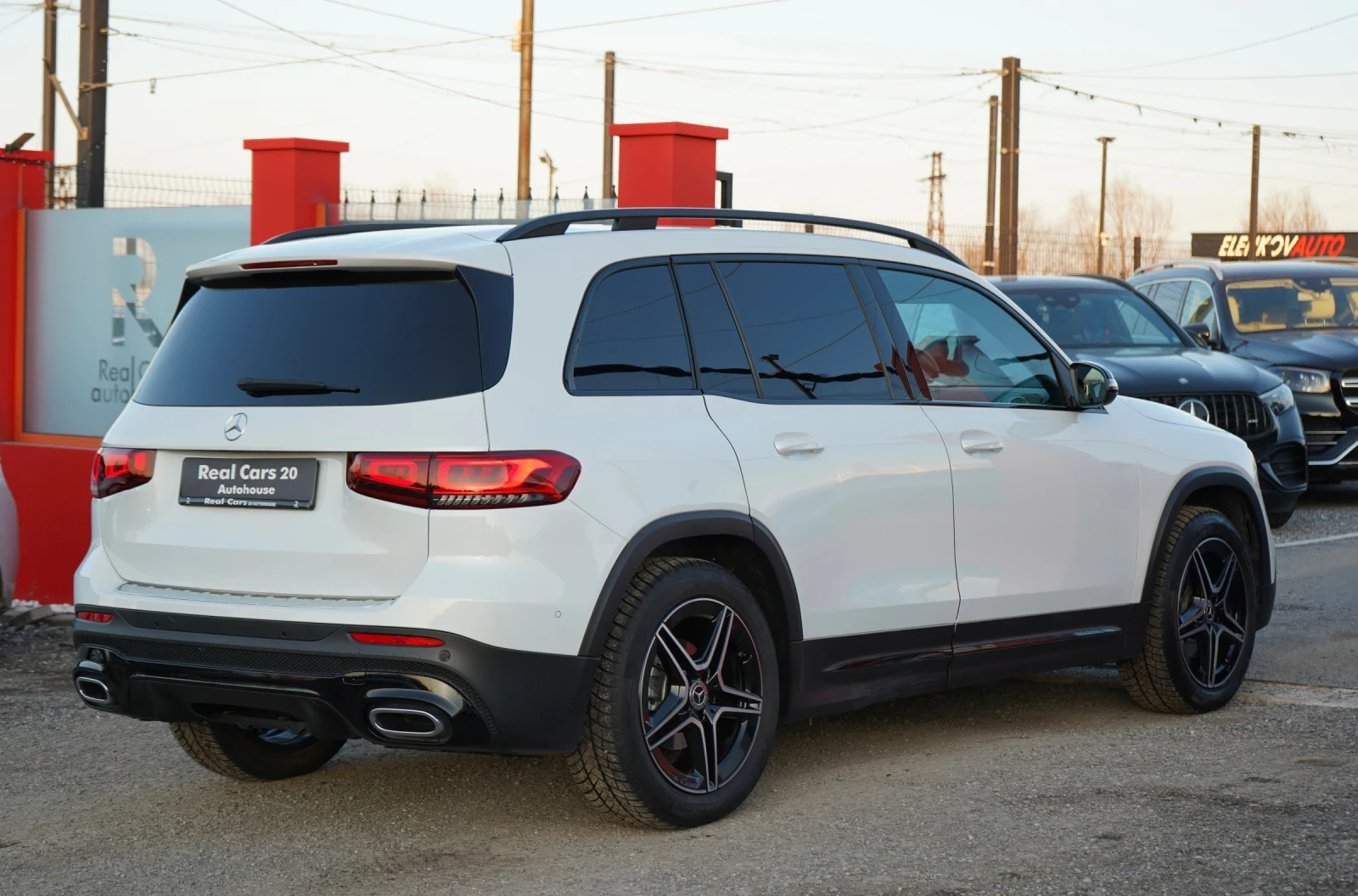 Mercedes-Benz GLB 200 4M* AMG* NIGHT PACK* CAMERA* DISTR* EXCLUSIVE - изображение 4