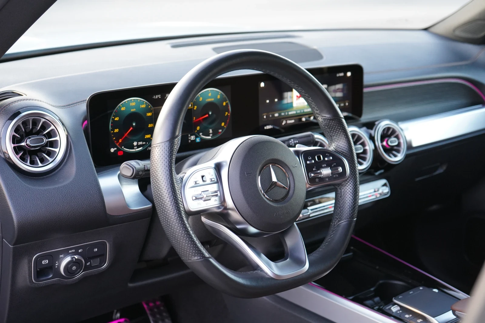 Mercedes-Benz GLB 200 4M* AMG* NIGHT PACK* CAMERA* DISTR* EXCLUSIVE - изображение 9