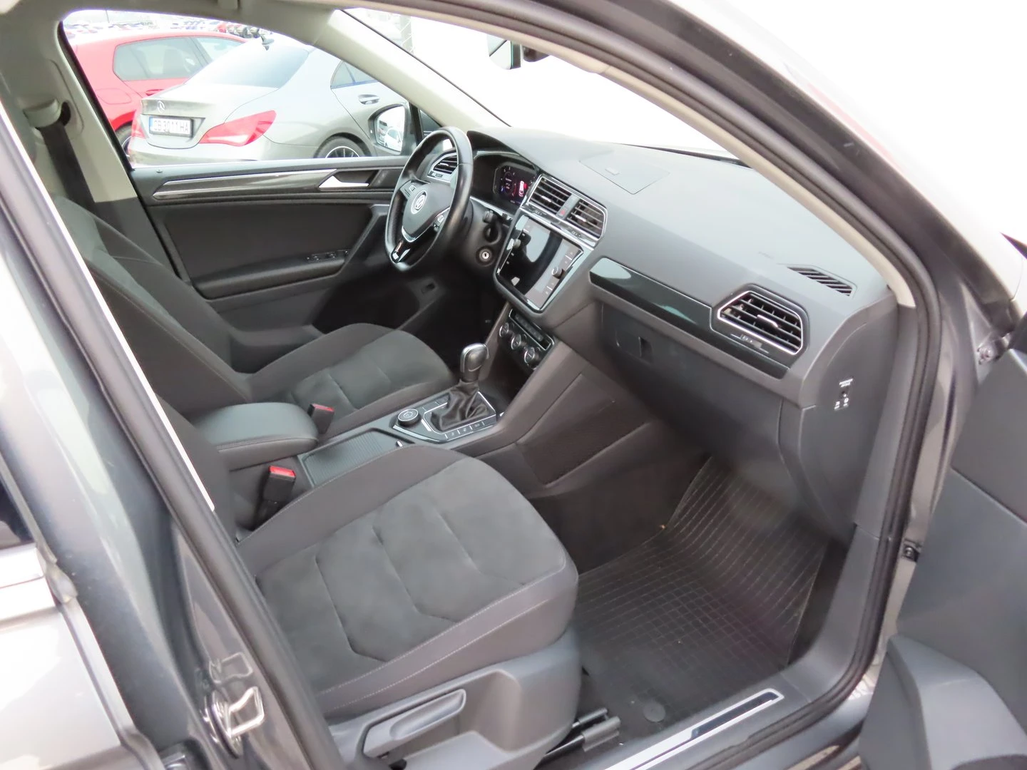 VW Tiguan, снимка 6 - Автомобили и джипове - 56422781