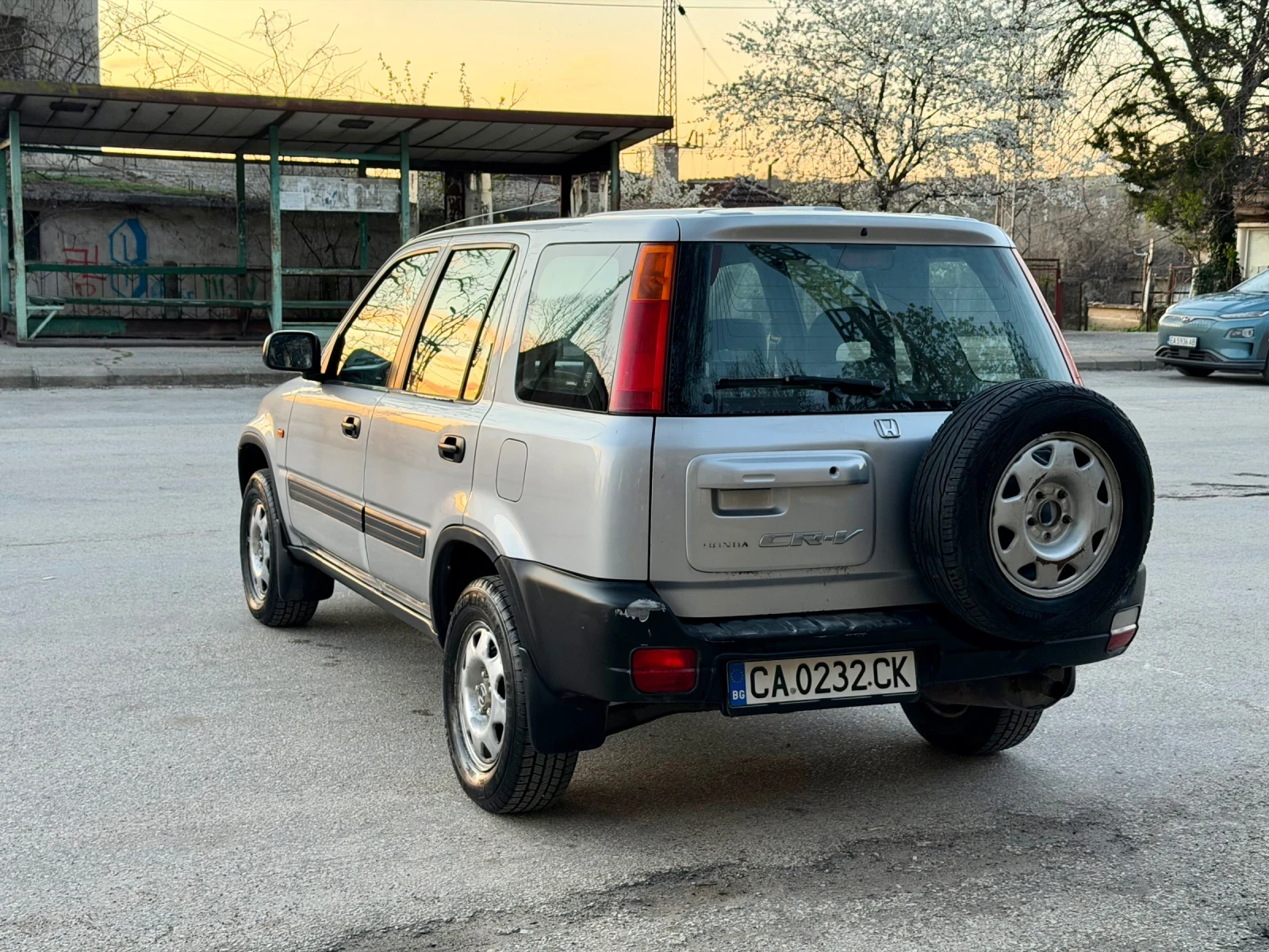 Honda Cr-v 2.0 Бензин, снимка 2 - Автомобили и джипове - 54143279