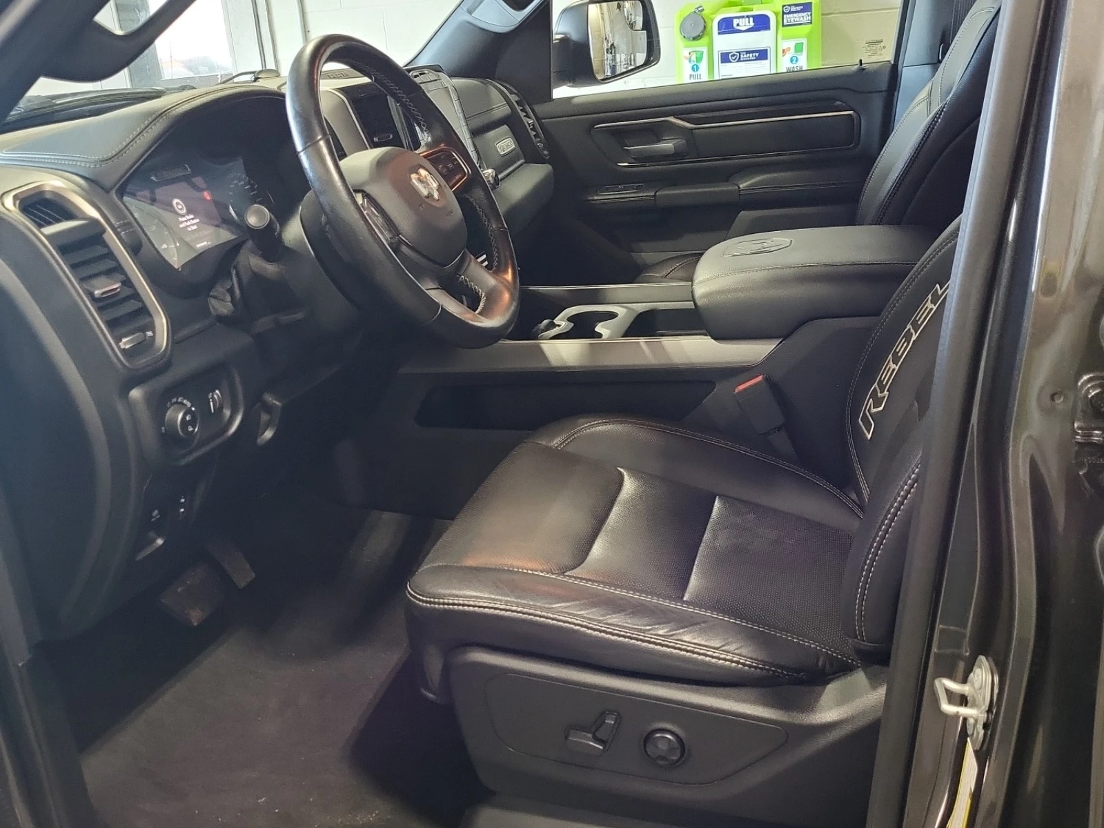 Dodge RAM 1500 REBEL CREW CAB SHORT BED, снимка 11 - Автомобили и джипове - 54757048
