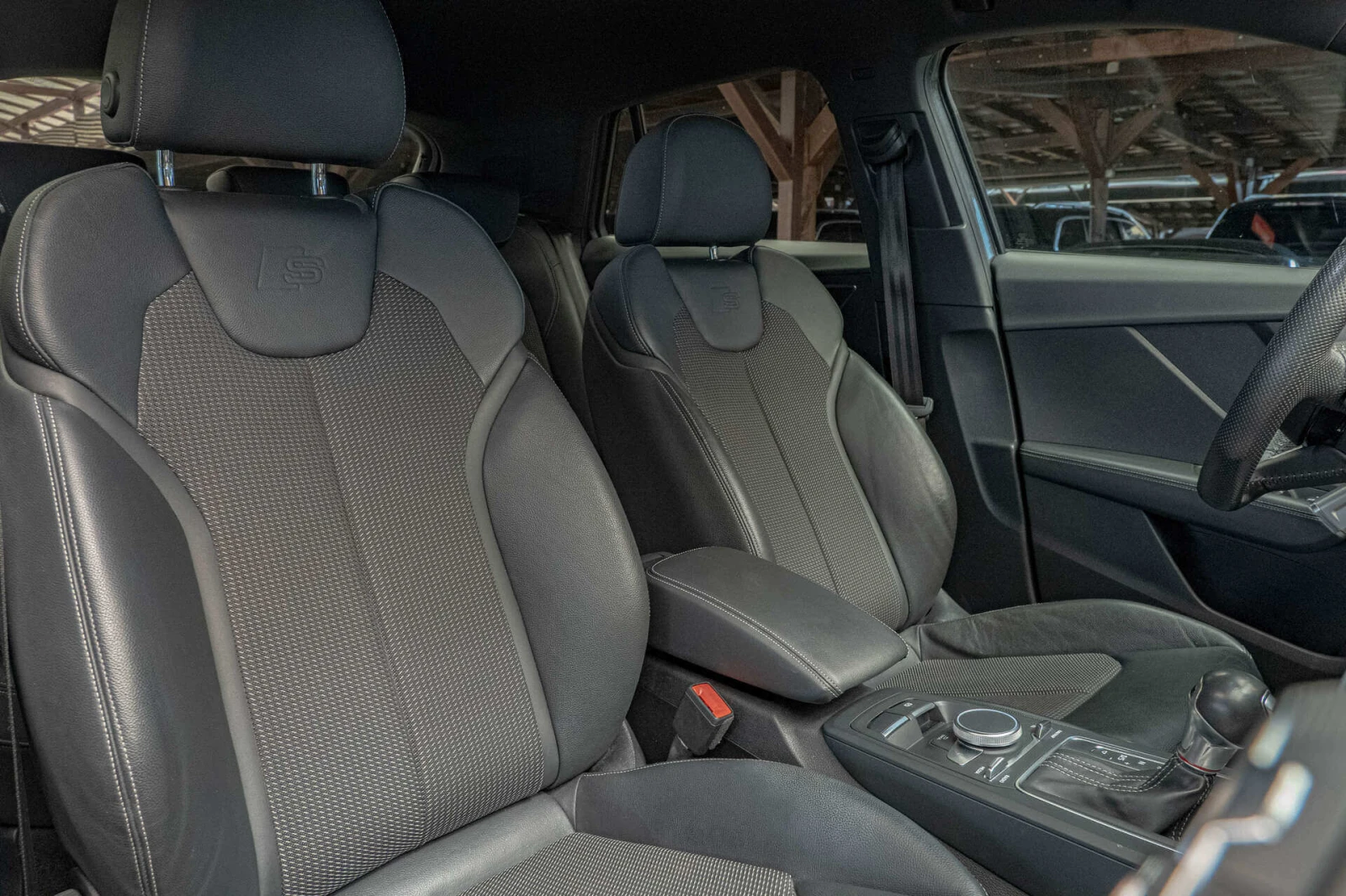 Audi Q2 SQ2/2.0TFSI/Bang&Olufsen/HuD/Virtual/Dist./Side As, снимка 9 - Автомобили и джипове - 55815907