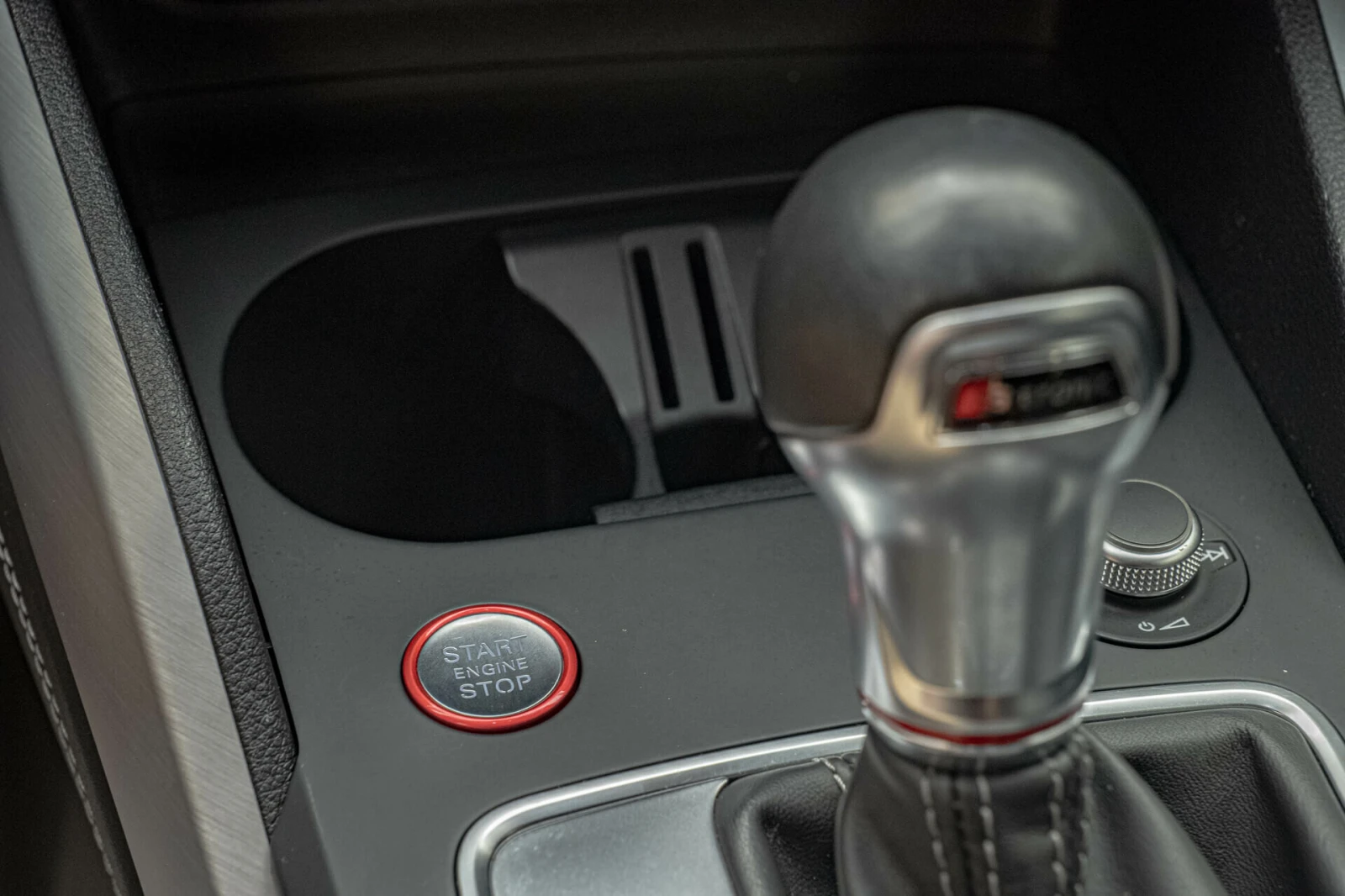 Audi Q2 SQ2/2.0TFSI/Bang&Olufsen/HuD/Virtual/Dist./Side As, снимка 13 - Автомобили и джипове - 55815907