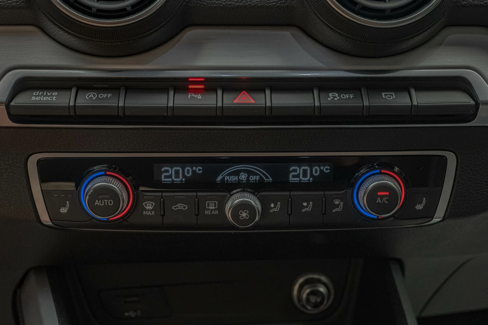 Audi Q2 SQ2/2.0TFSI/Bang&Olufsen/HuD/Virtual/Dist./Side As, снимка 12 - Автомобили и джипове - 55815907