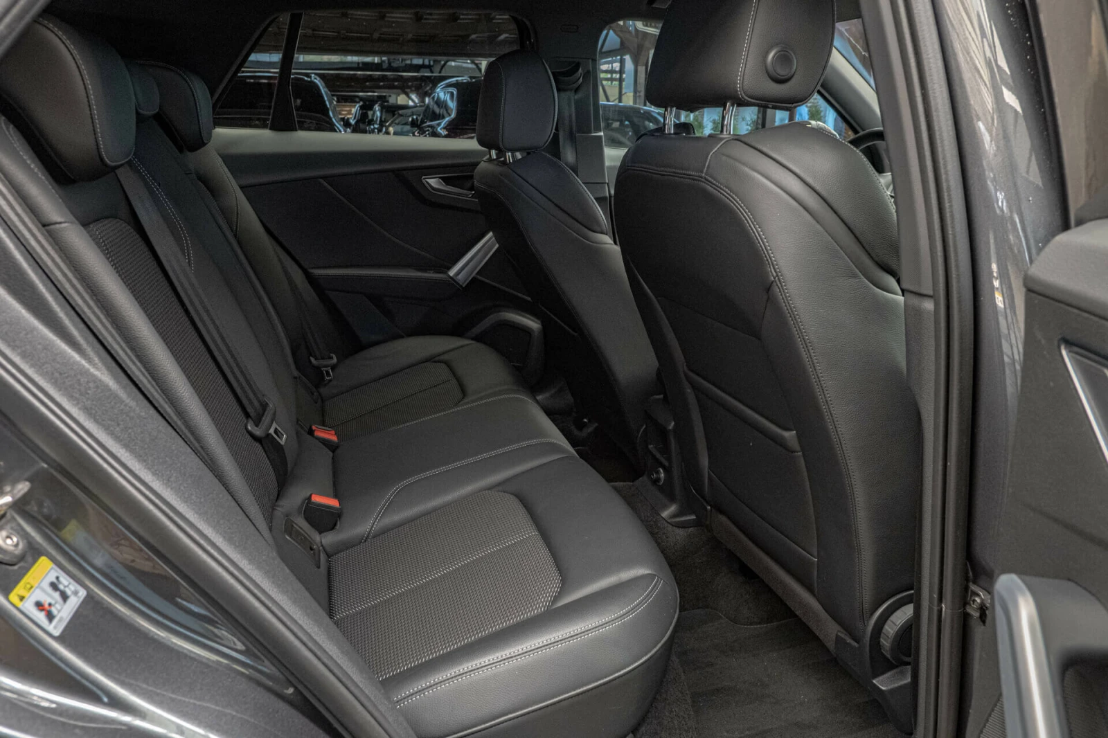 Audi Q2 SQ2/2.0TFSI/Bang&Olufsen/HuD/Virtual/Dist./Side As, снимка 10 - Автомобили и джипове - 55815907