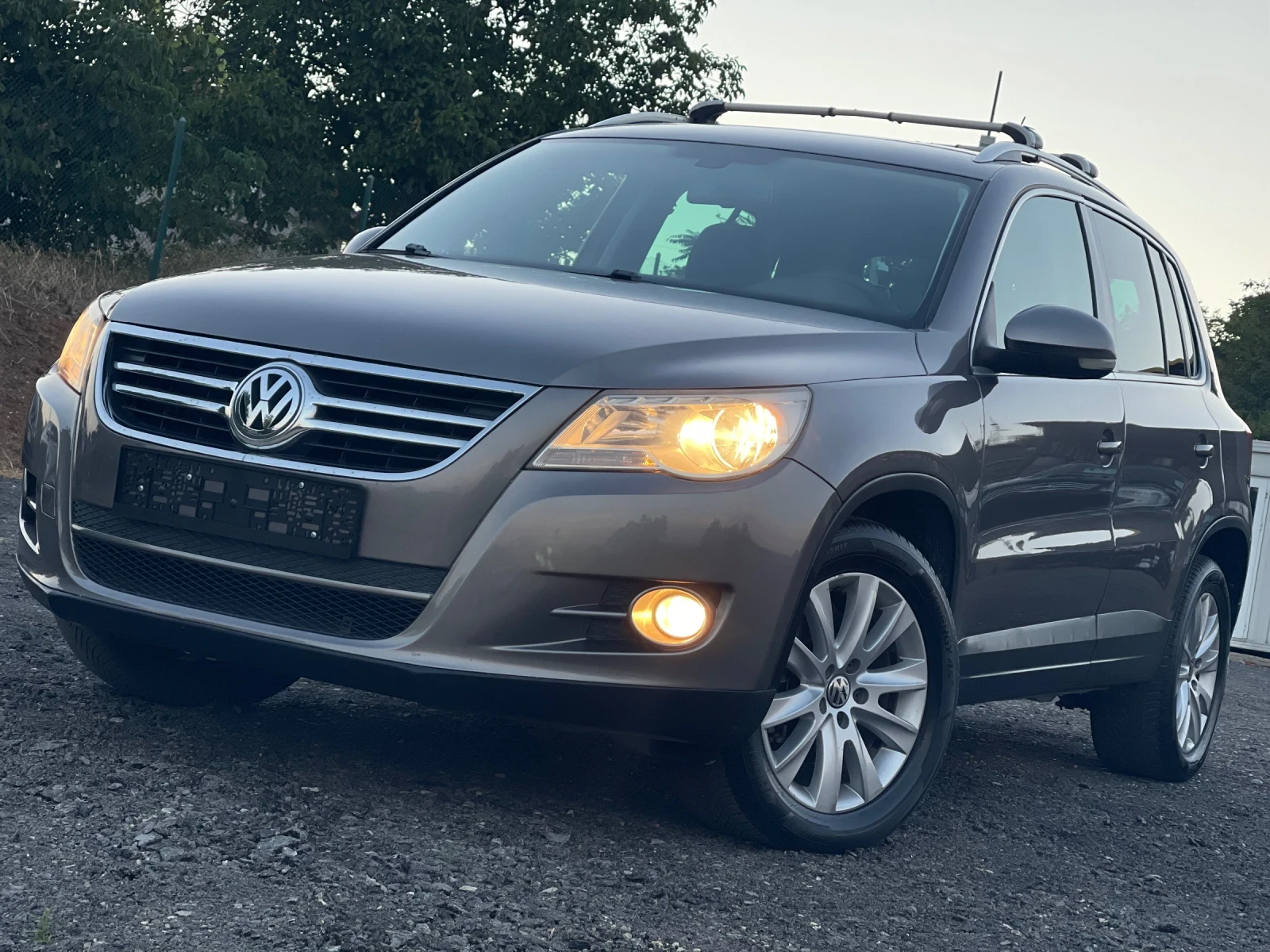 VW Tiguan 2.0/140 4х4 DINAIDIO КОЖА, снимка 3 - Автомобили и джипове - 55842248
