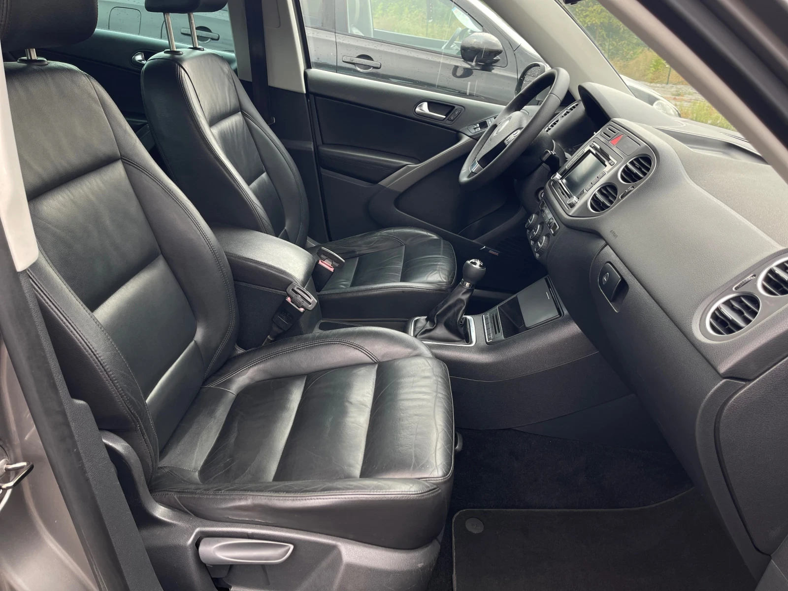 VW Tiguan 2.0/140 4х4 DINAIDIO КОЖА, снимка 12 - Автомобили и джипове - 55842248