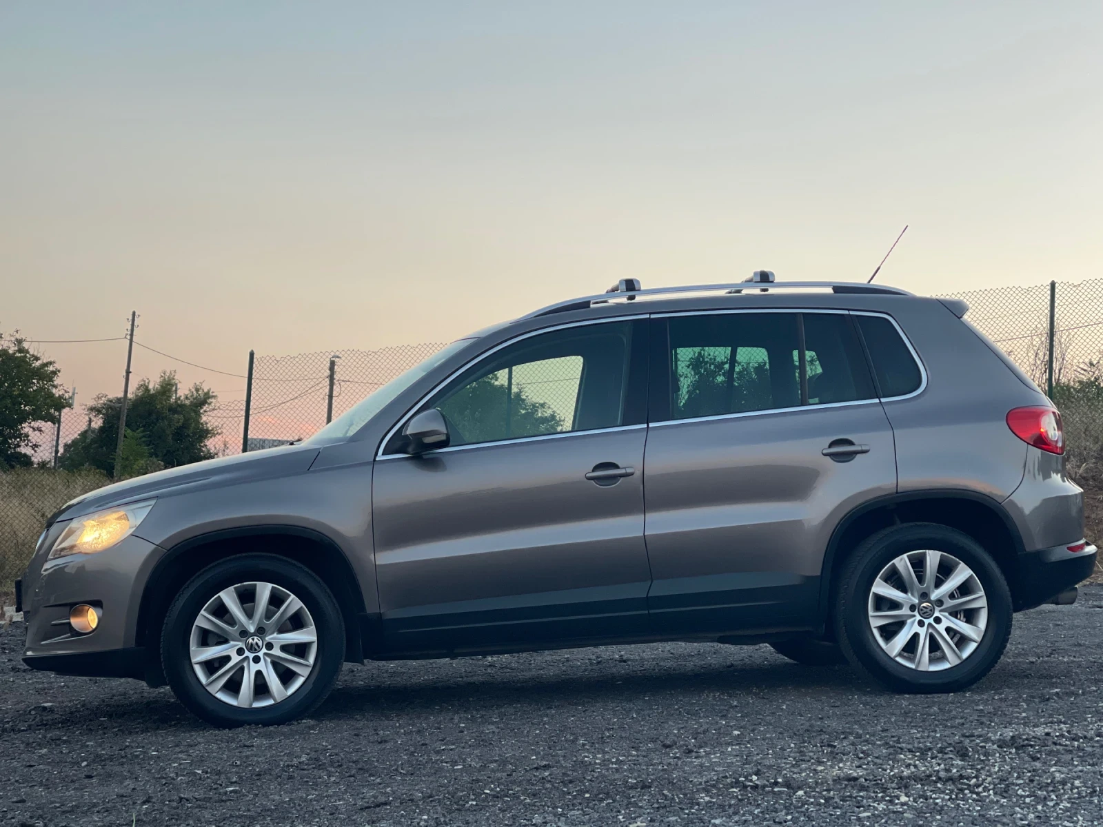 VW Tiguan 2.0/140 4х4 DINAIDIO КОЖА, снимка 4 - Автомобили и джипове - 55842248