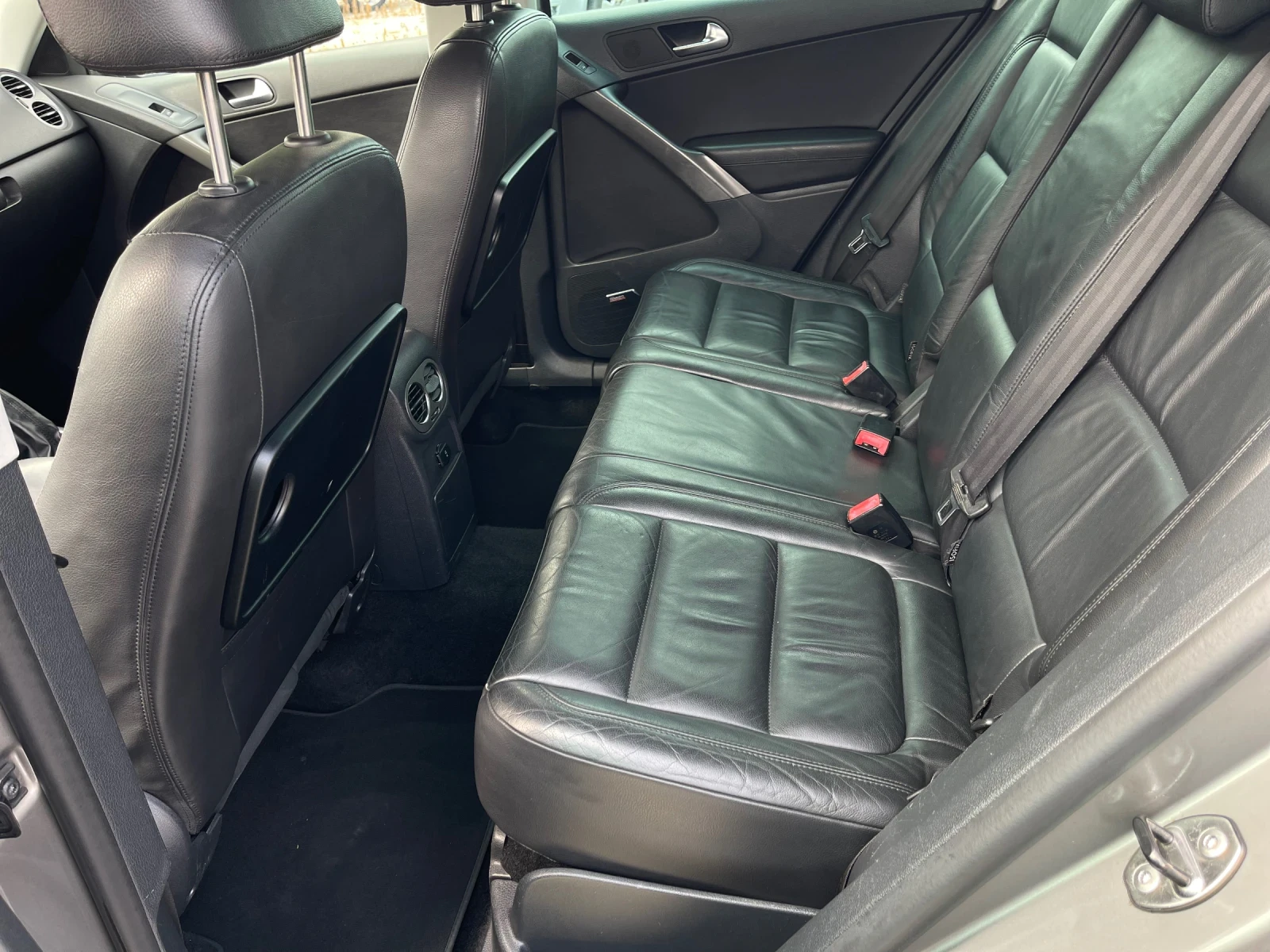VW Tiguan 2.0/140 4х4 DINAIDIO КОЖА, снимка 13 - Автомобили и джипове - 55842248