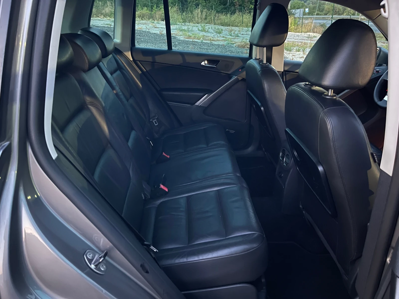 VW Tiguan 2.0/140 4х4 DINAIDIO КОЖА, снимка 14 - Автомобили и джипове - 55842248