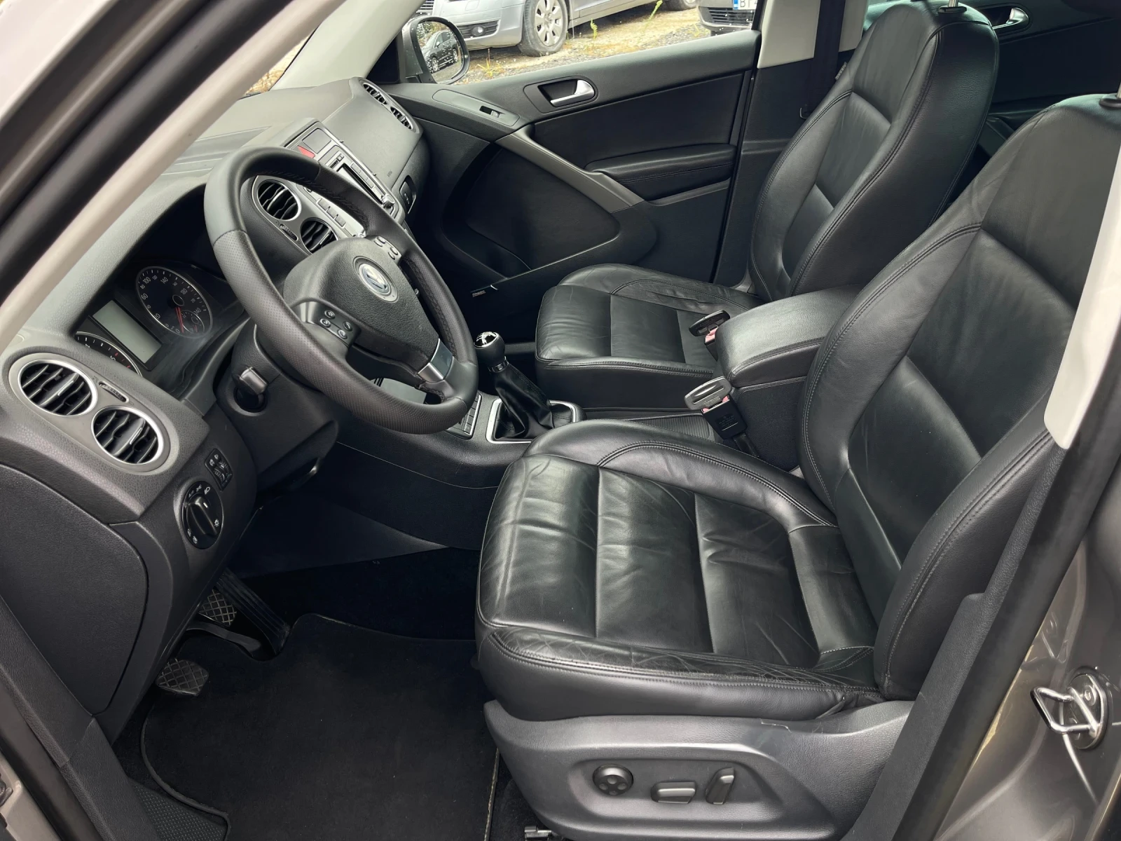 VW Tiguan 2.0/140 4х4 DINAIDIO КОЖА, снимка 11 - Автомобили и джипове - 55842248