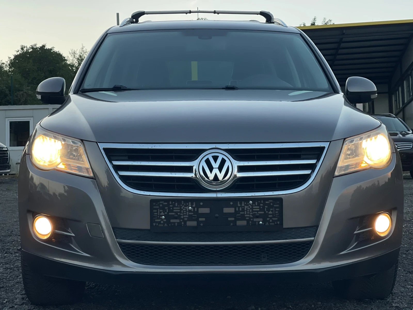 VW Tiguan 2.0/140 4х4 DINAIDIO КОЖА, снимка 2 - Автомобили и джипове - 55842248